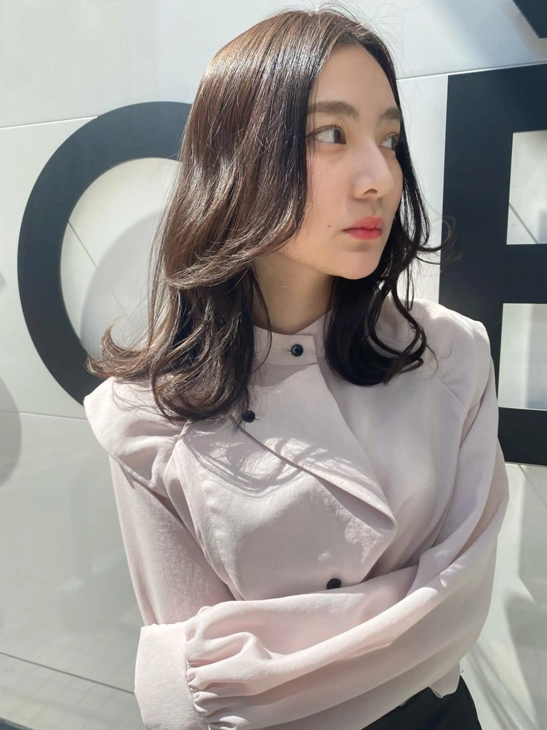 セミロング カラー ヘアアレンジ グレージュ 顔まわりレイヤー レイヤーカット 韓国風ハッシュカット 🇰🇷オリーブ職人のヘアスタイル