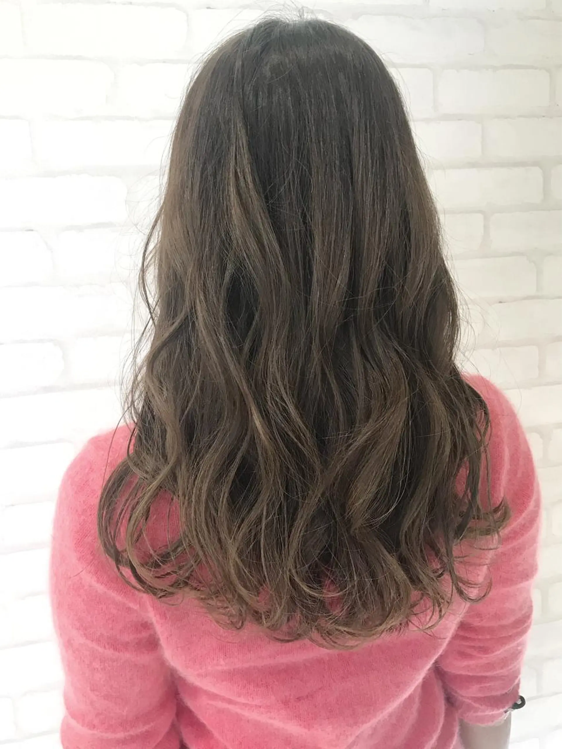 ロング カラー アッシュ ベージュカラー イルミナカラー ヘアカラー トリートメント 高木 麻知子のヘアスタイル