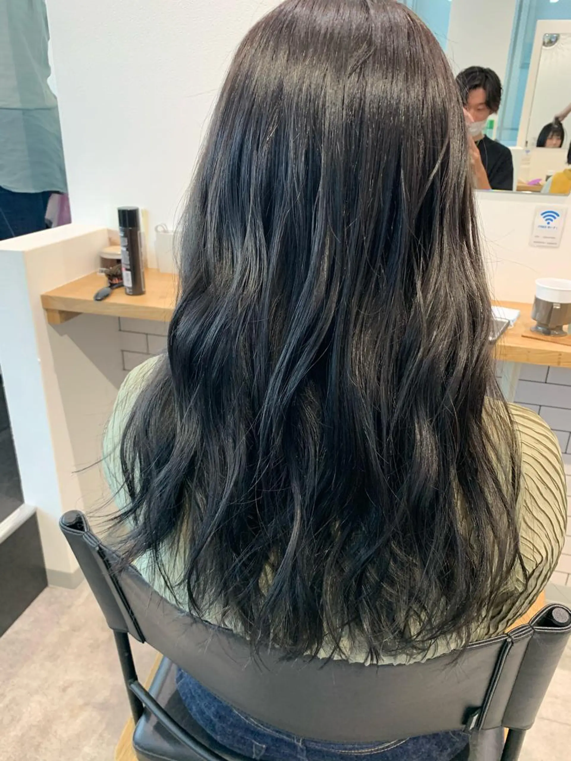 セミロング ヨシミ カズヤのヘアスタイル