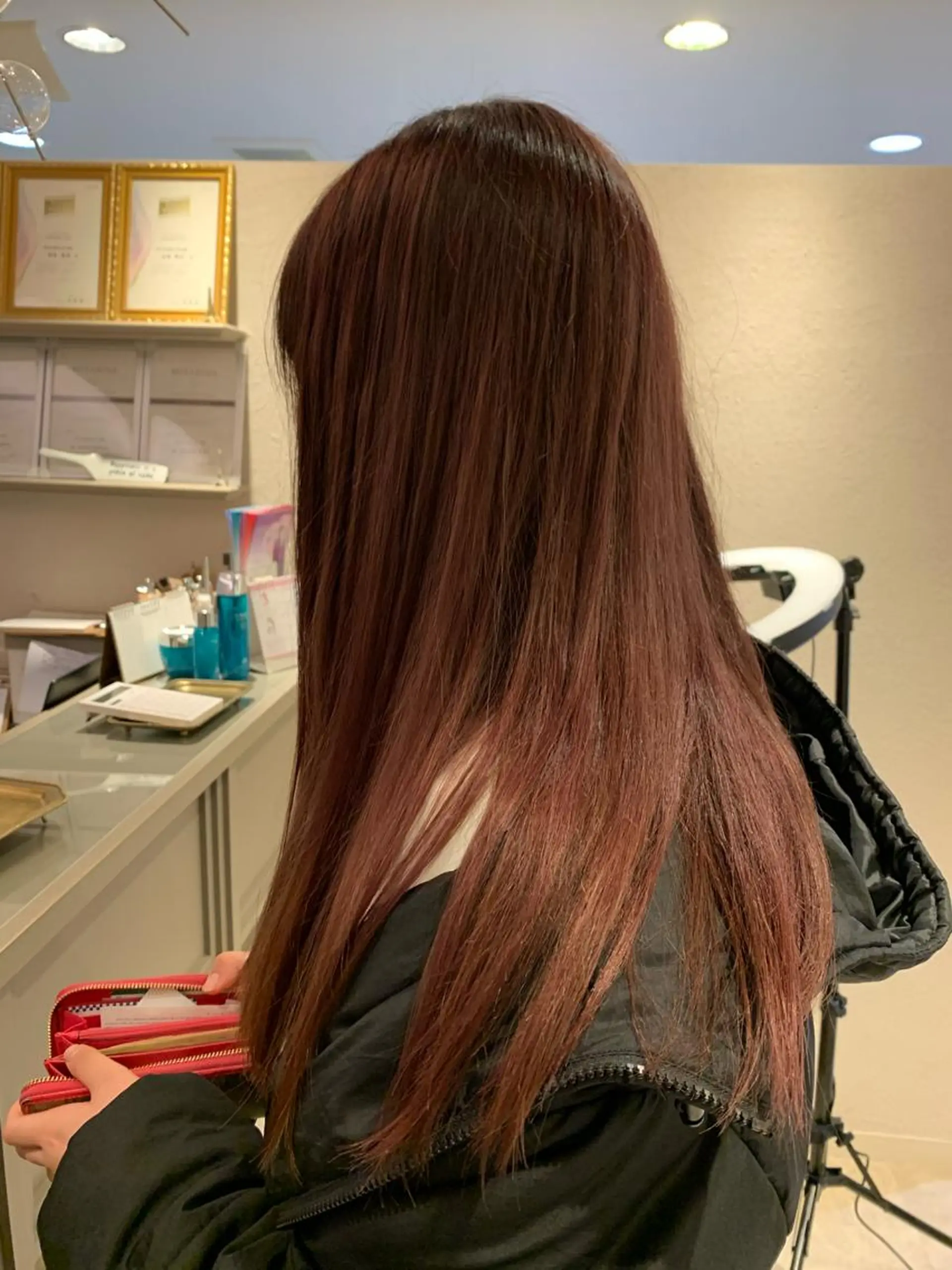 ロング カラー 佐藤 永夏のヘアスタイル