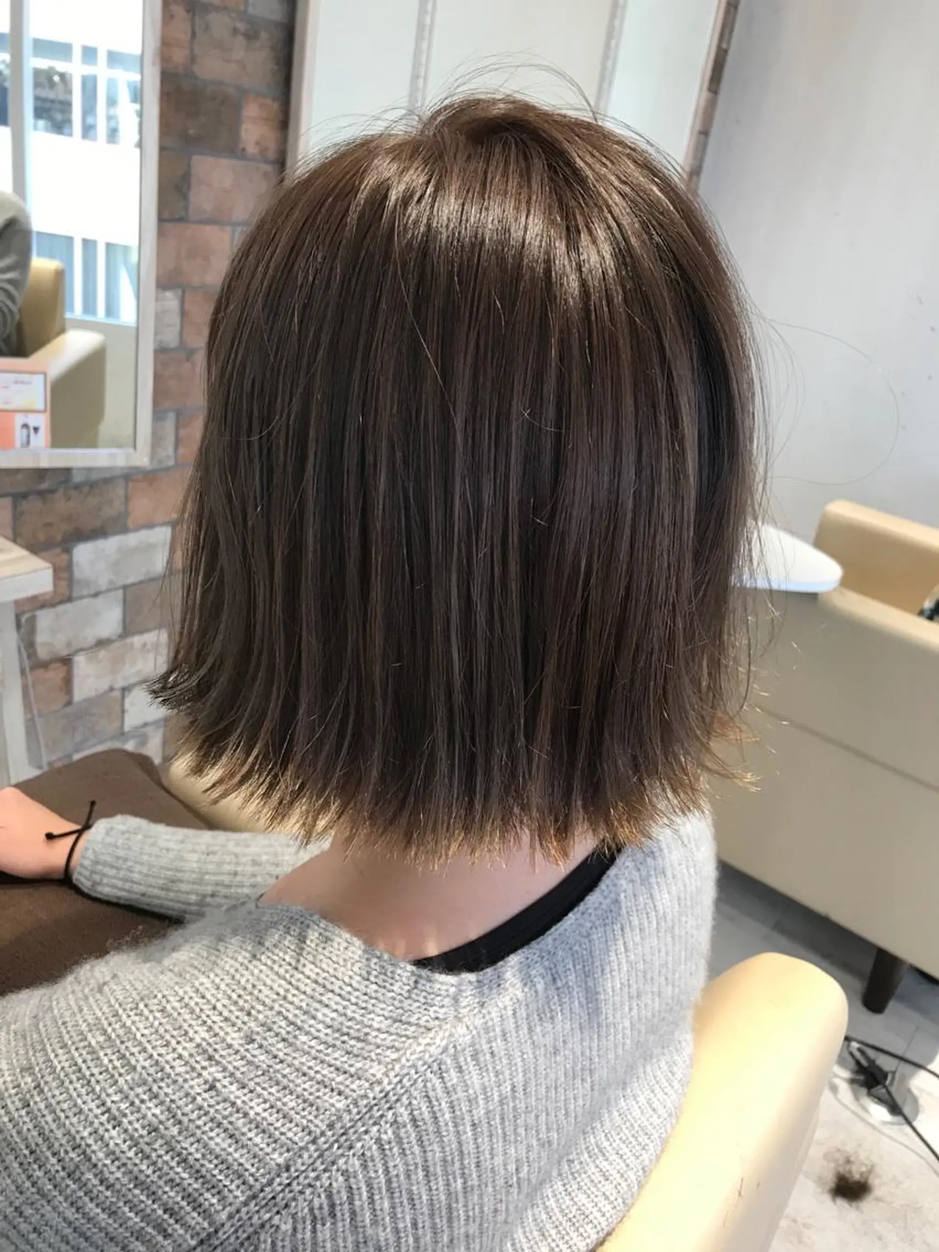 ショート ボブ 外ハネヘア ヘアカラー ミルクティーベージュ 山本勝志のヘアスタイル