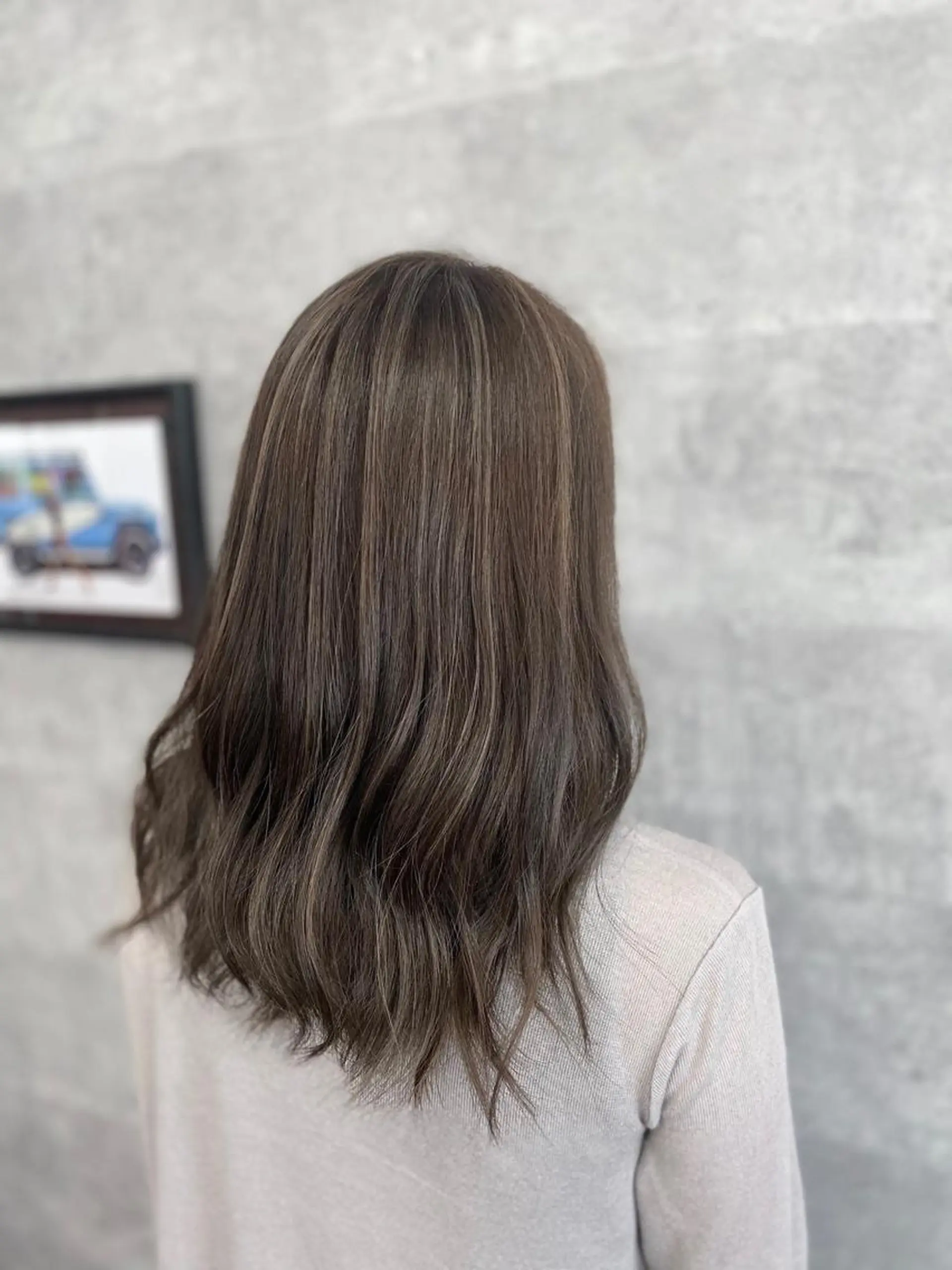 セミロング _White所属・ＳＨＩ ＺＵのヘアスタイル