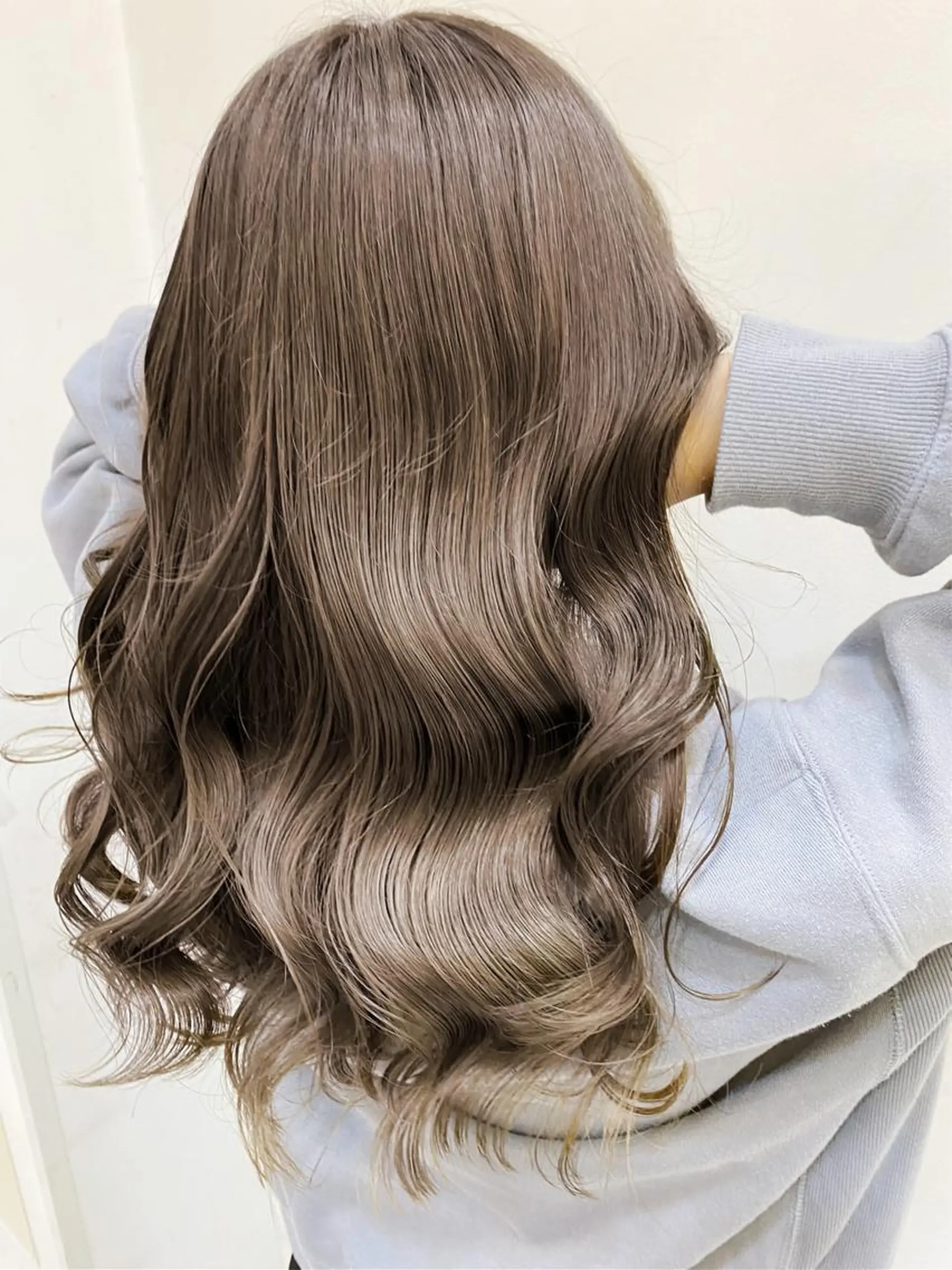 セミロング カラー ヘアカラー エリアマネージャー 復活の大澤竜馬のヘアスタイル