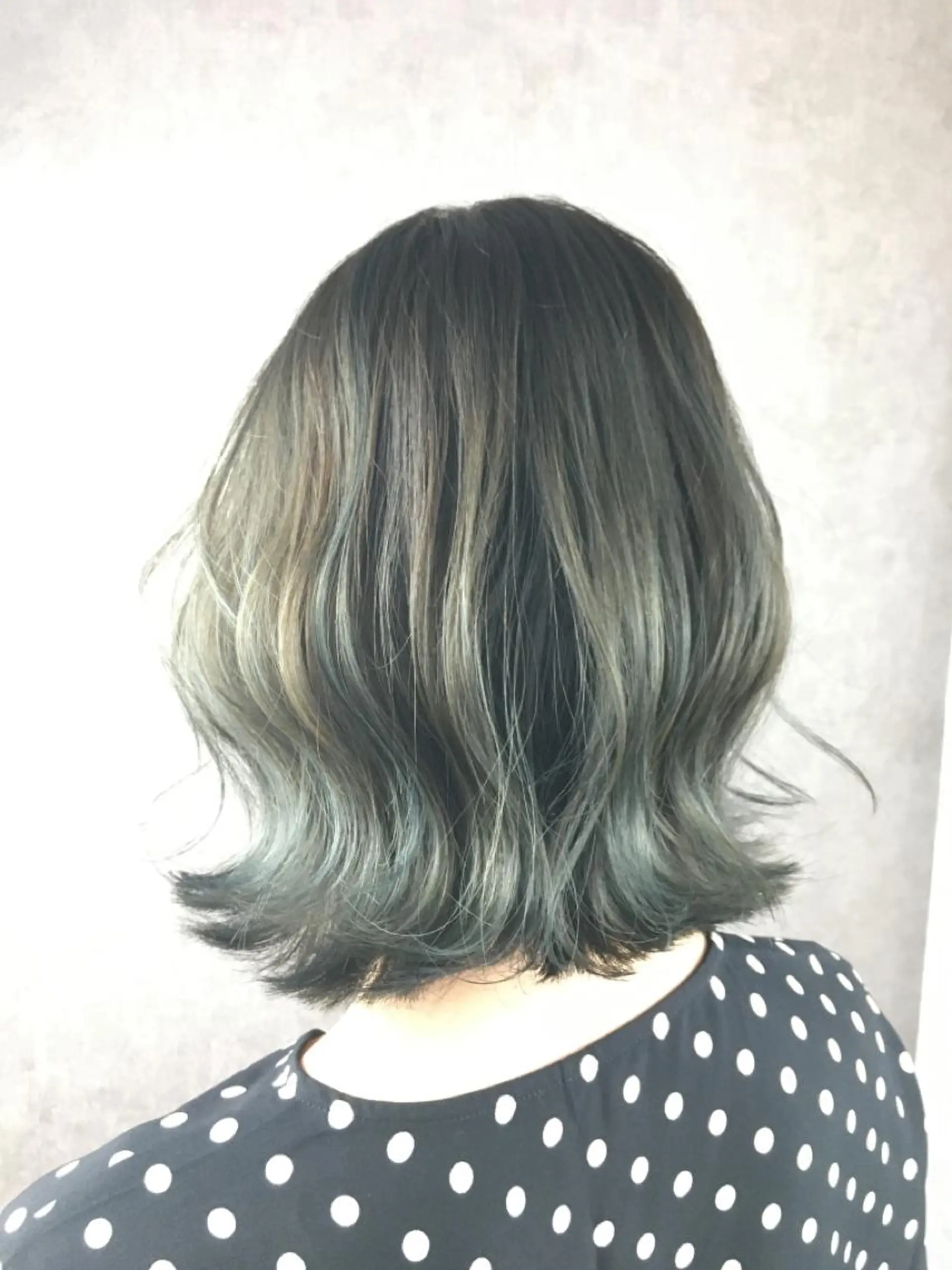 セミロング カラー ツイストスパイラル パーマ🟡KYOUのヘアスタイル