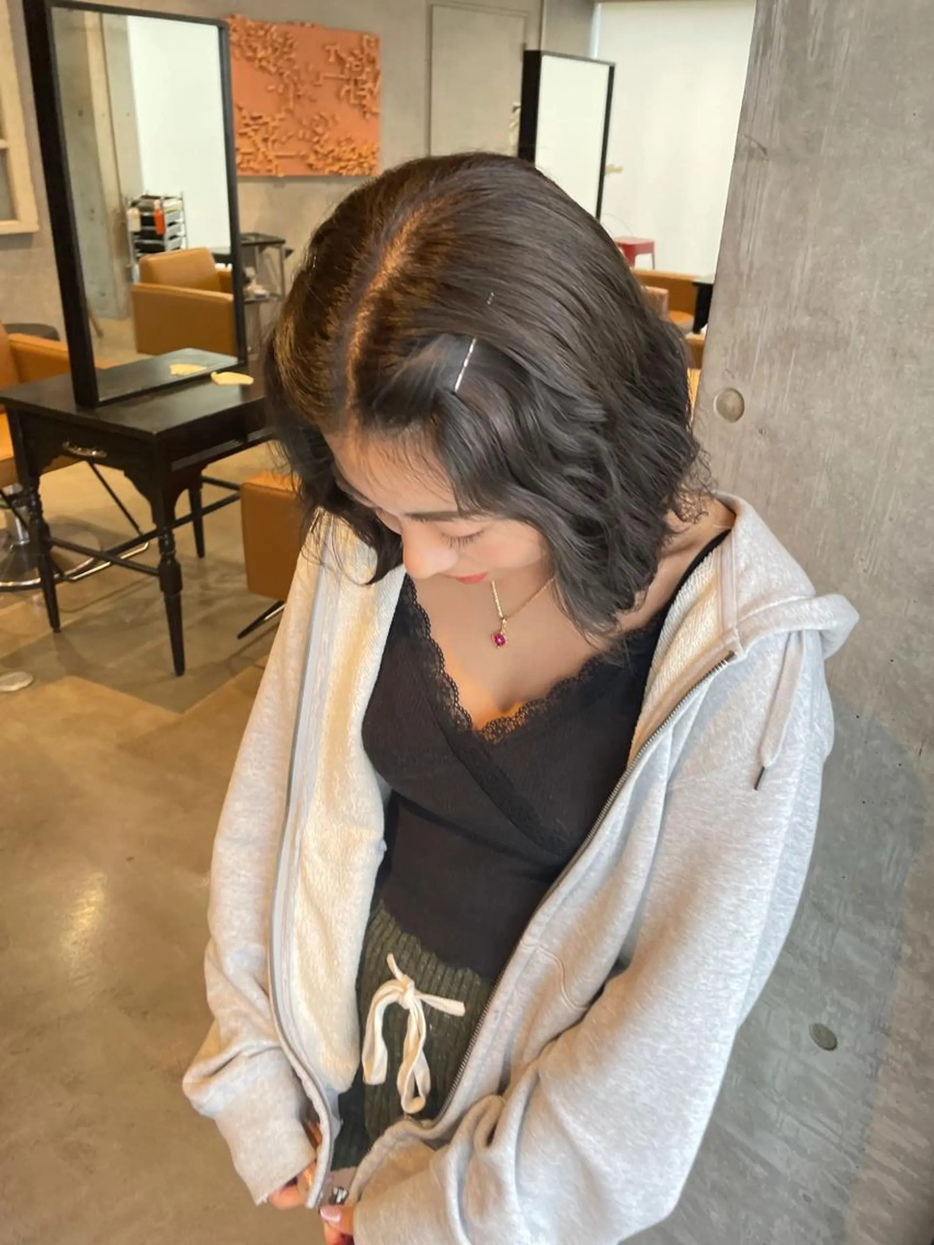 カラー ブリーチ 透明感カラー ブリーチなしカラー オリーブカラー maina/透明感 ベージュ/ブラウンのヘアスタイル