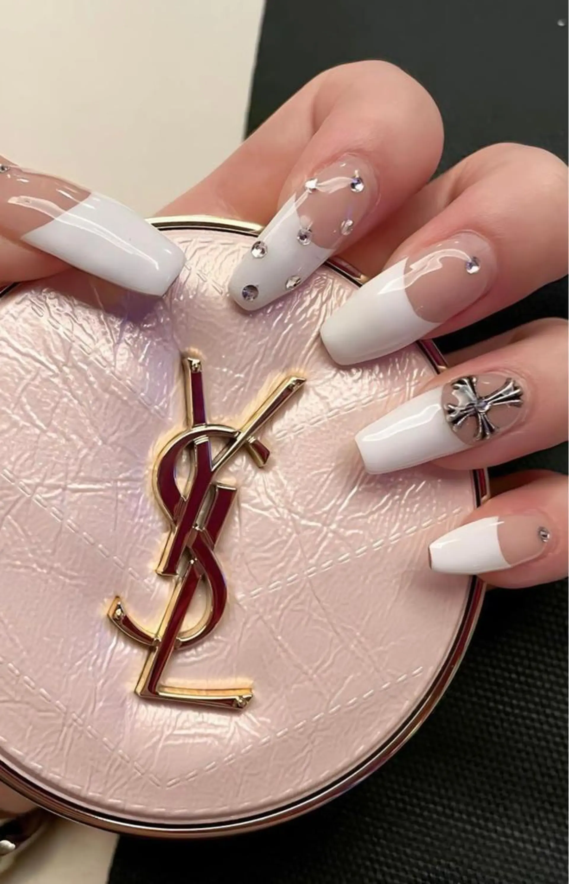 ネイル ハンドネイル フットネイル ハンドケア Nes.Nail所属・Miyagi Asamiのネイルデザイン