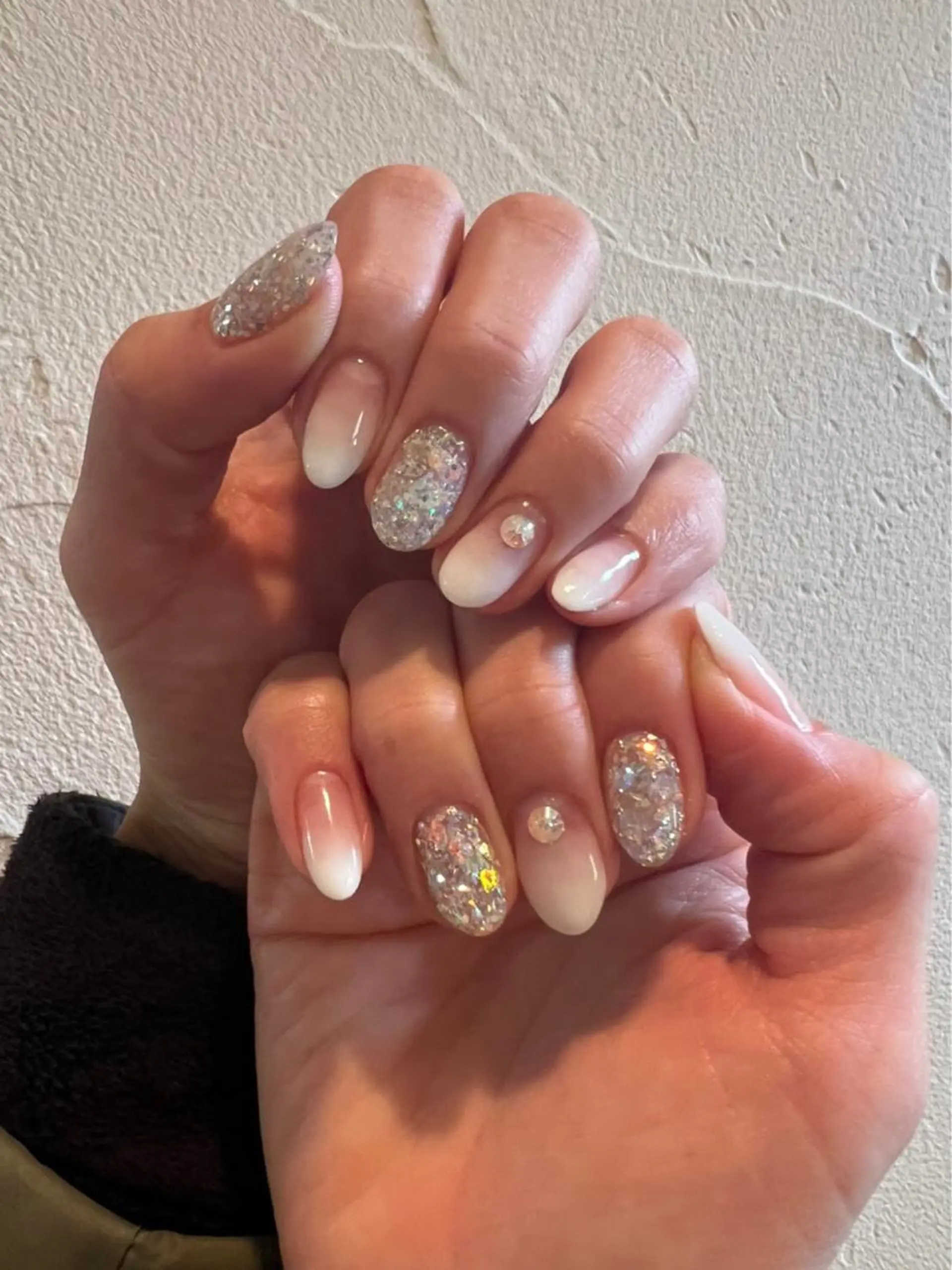 ネイル グラデーション ホワイト 隠れ家一戸建て金町 HIROMI 葛飾区のネイルデザイン