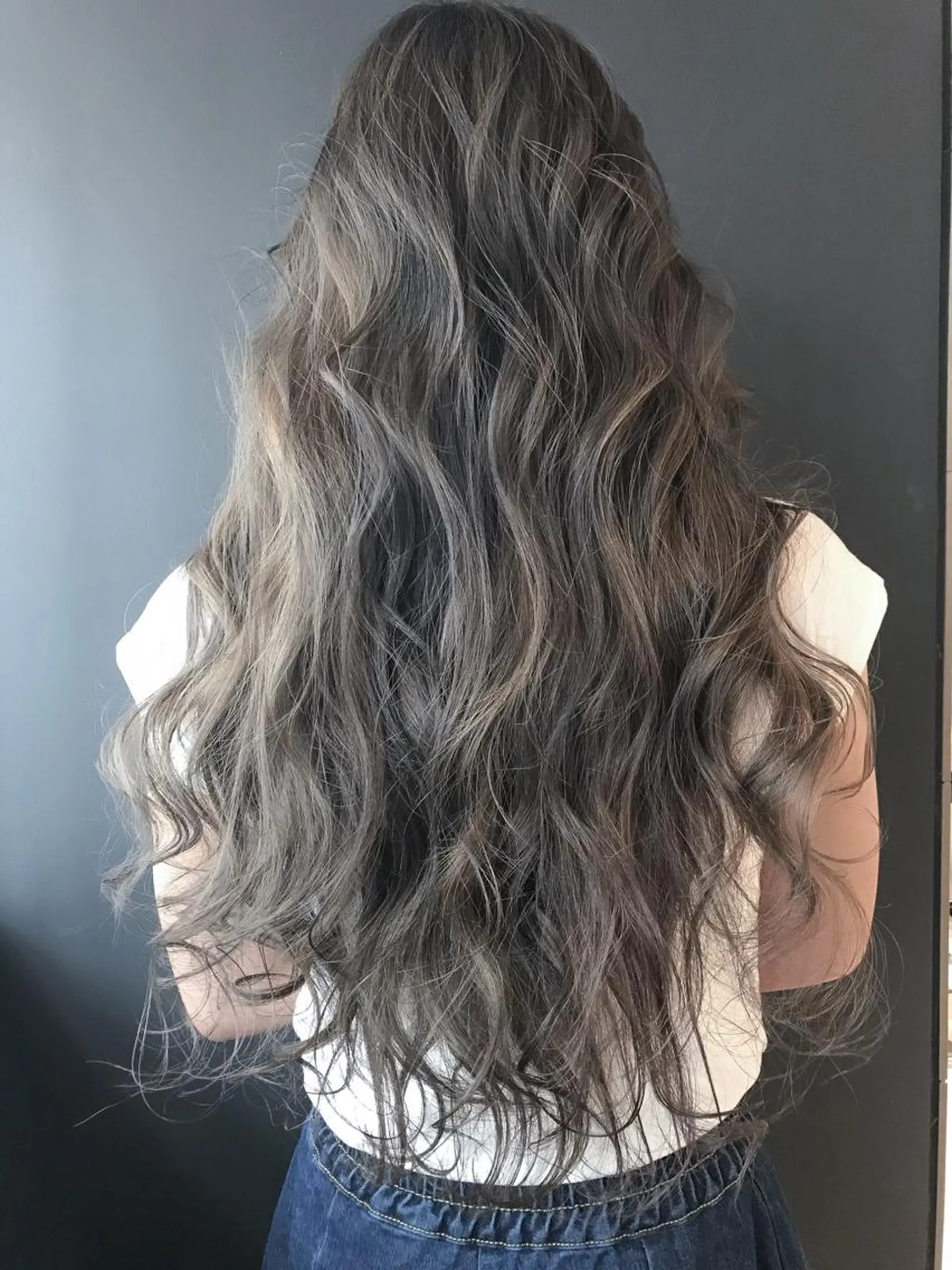 ロング カラー アディクシーカラー ブリーチ BOX mico.のヘアスタイル