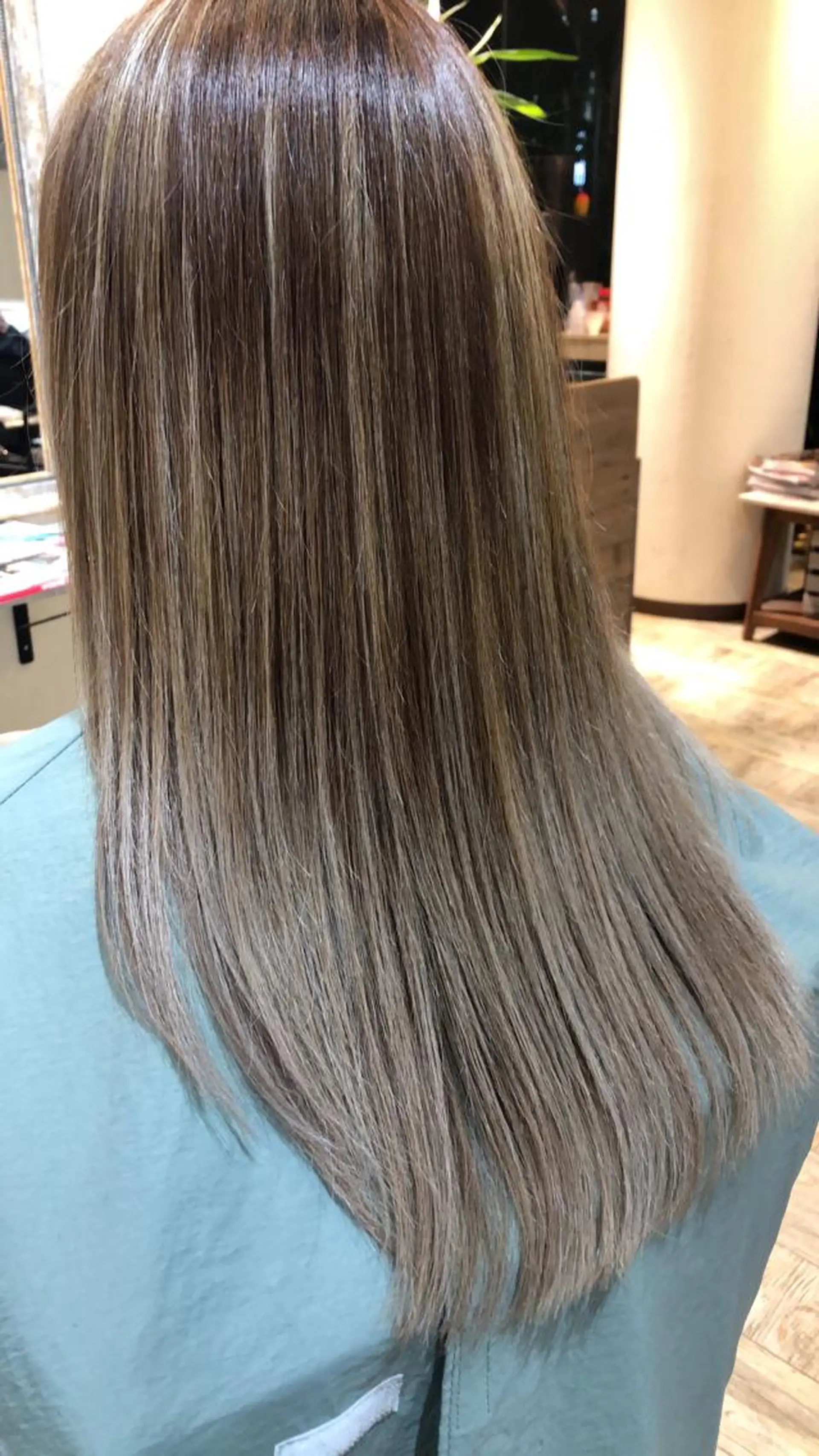 ロング カラー バレイヤージュ ハイライトカラー ハイライト レイヤーカット 【垢抜け大人髪】 TIARA西山のヘアスタイル