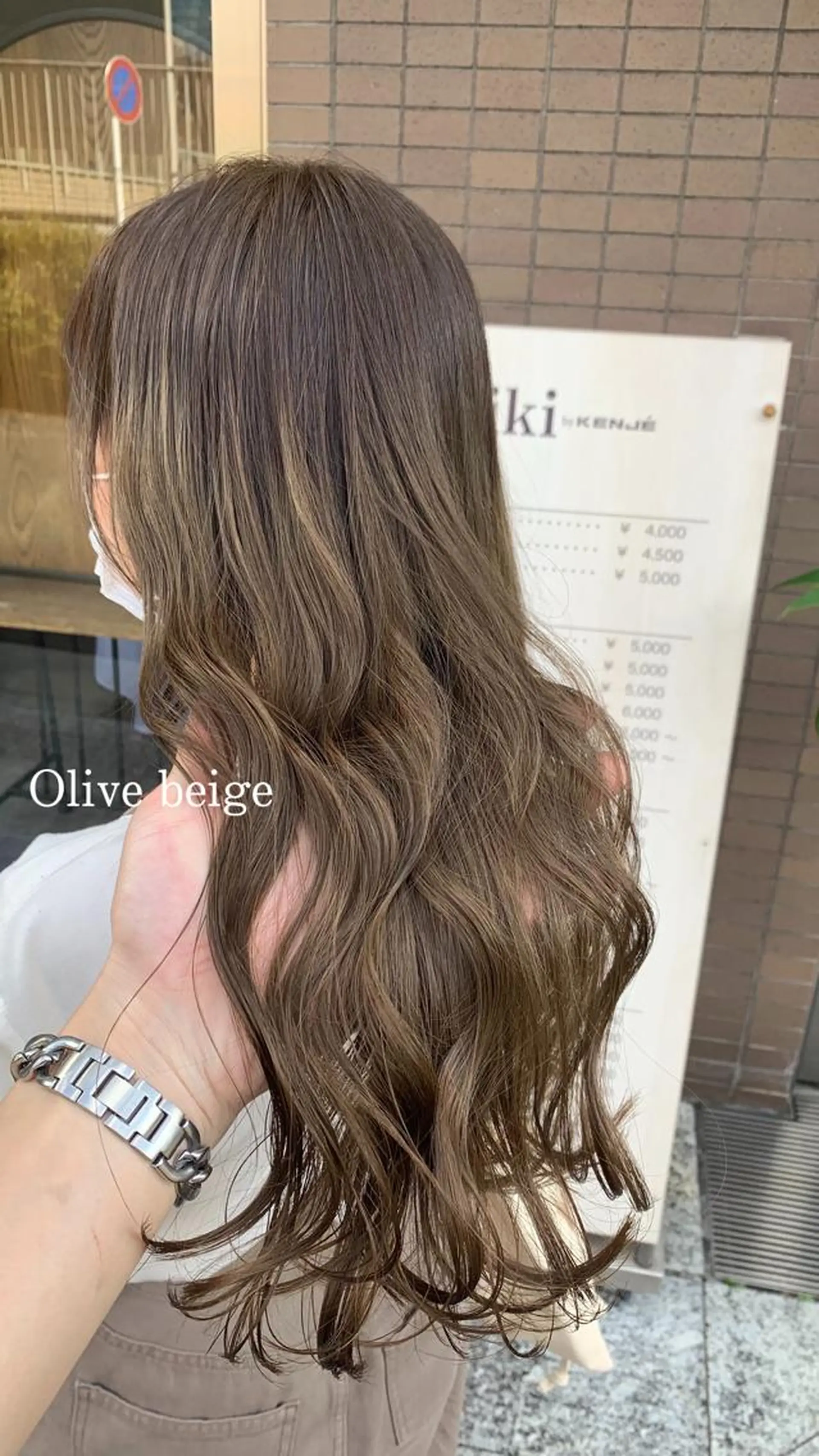 ロング カラー ベージュカラー ブリーチ 🌈re-room EIKI🇰🇷のヘアスタイル