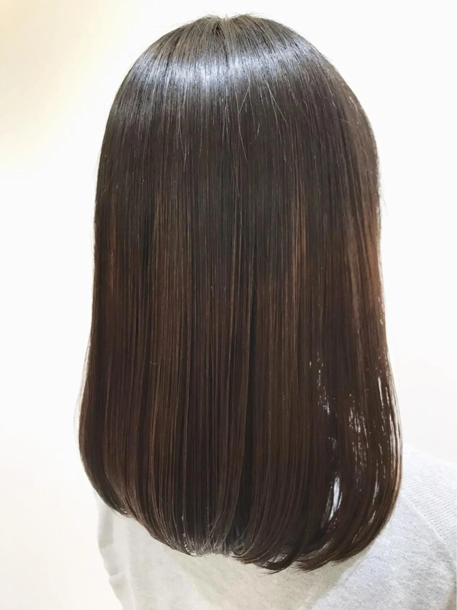 ミディアム 髪質改善 トリートメント カット トリートメント 由比藤理子 ブリーチカラー🌈のヘアスタイル