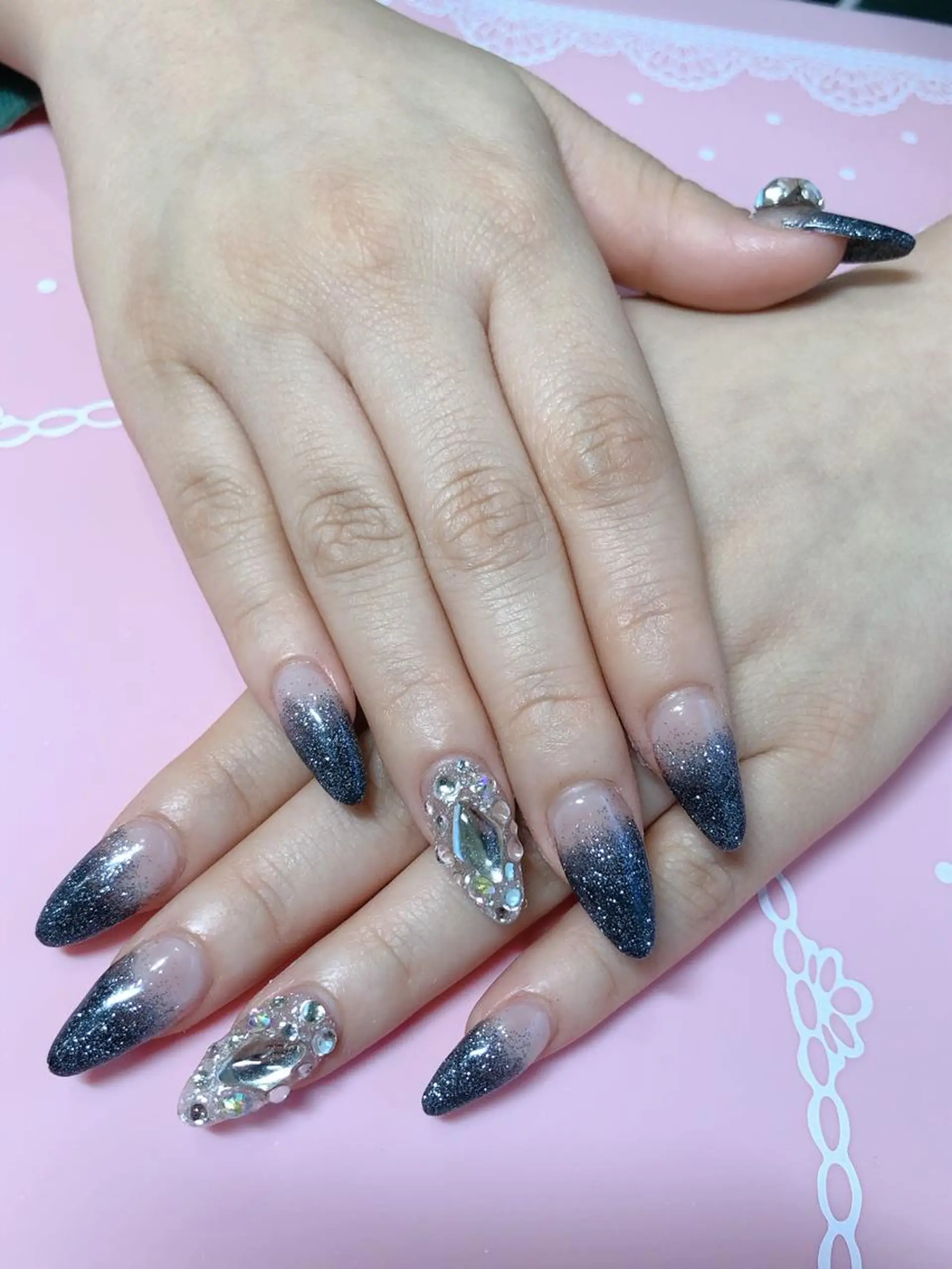 ミディアム ネイル ストーンネイル ハンドネイル 《LB》ラブリエ Nail&eyeのマツエク・マツパデザイン