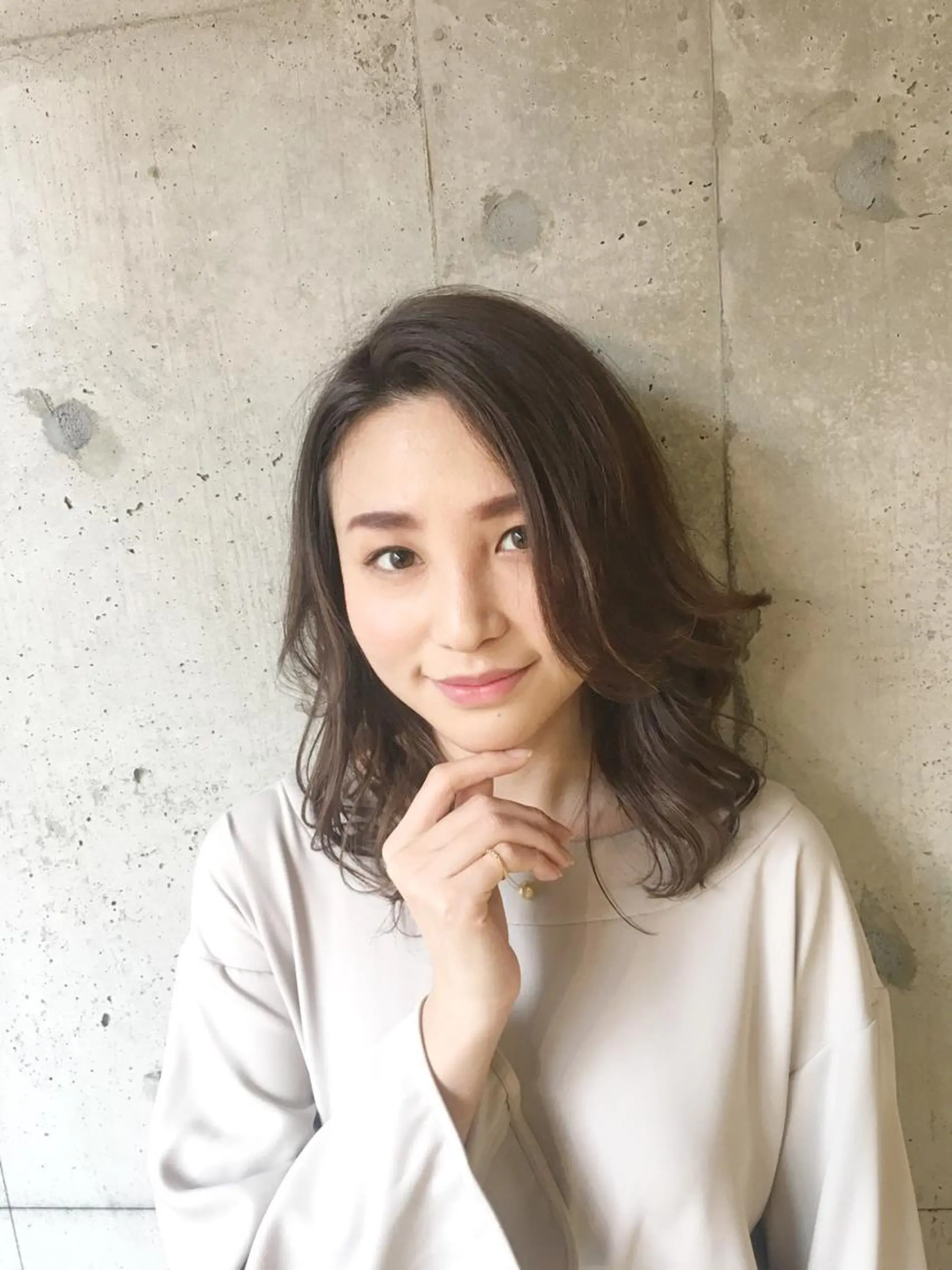 ミディアム カラー ミディアムパーマ アッシュ ベージュカラー 佐藤 高徳のヘアスタイル