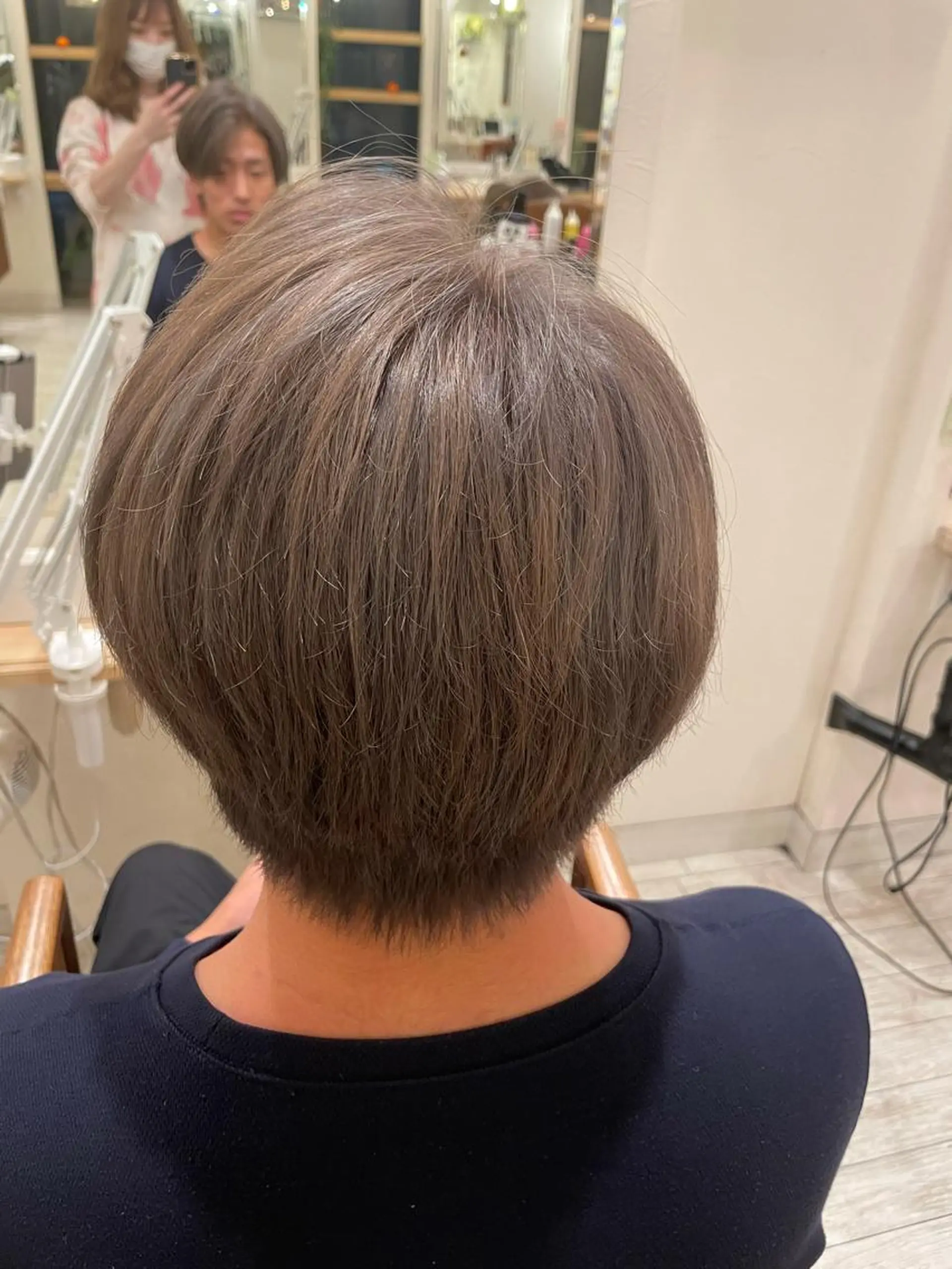 ショート カラー ブリーチ グレージュ ハイライトカラー ハイライト 村山 かほのヘアスタイル