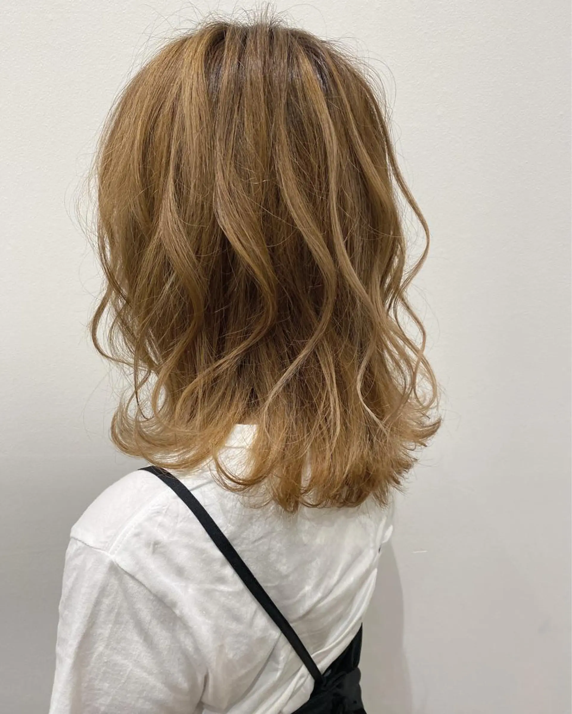 ミディアム カラー 石田 優菜のヘアスタイル