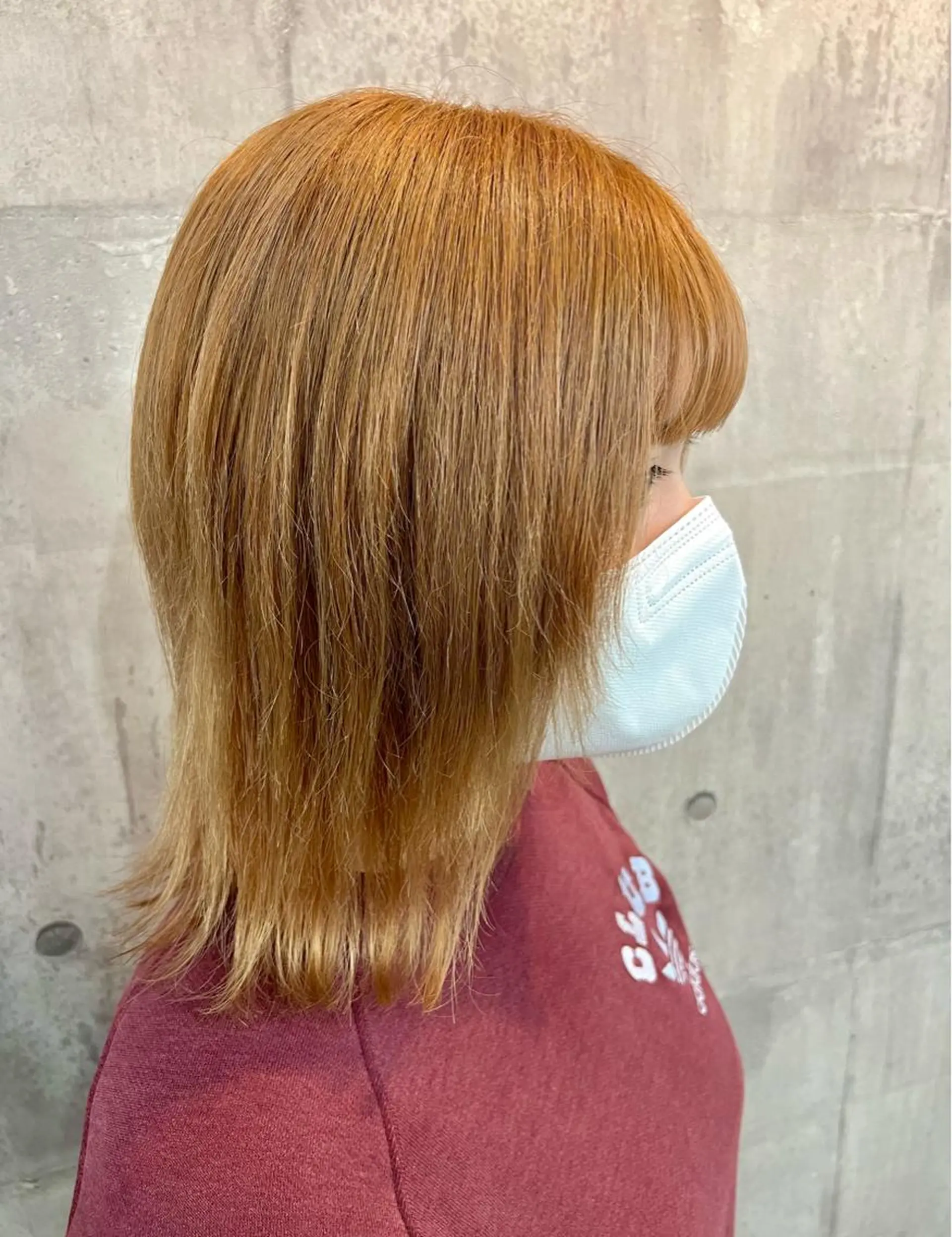 ミディアム カラー ベージュカラー ハイトーンカラー ミルクティーベージュ 外ハネヘア レイヤー/韓国 ハイトーン興津史弥のヘアスタイル