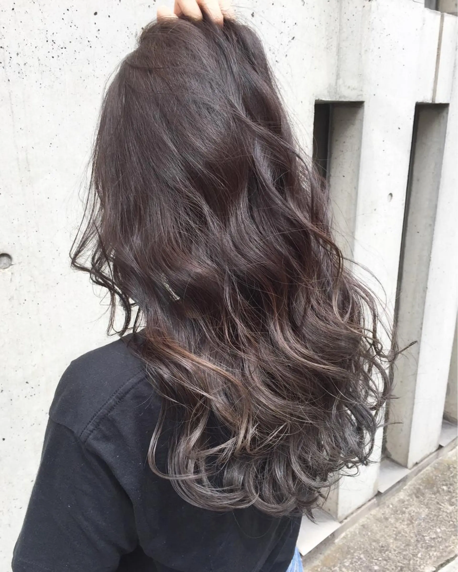 ロング カラー パーマ ヘアアレンジ メンズ ネイル マツエク・マツパ ブルーカラー ブルージュ ブルー 韓国風×透明感カラー 髪質改善オタベシンヤのヘアスタイル