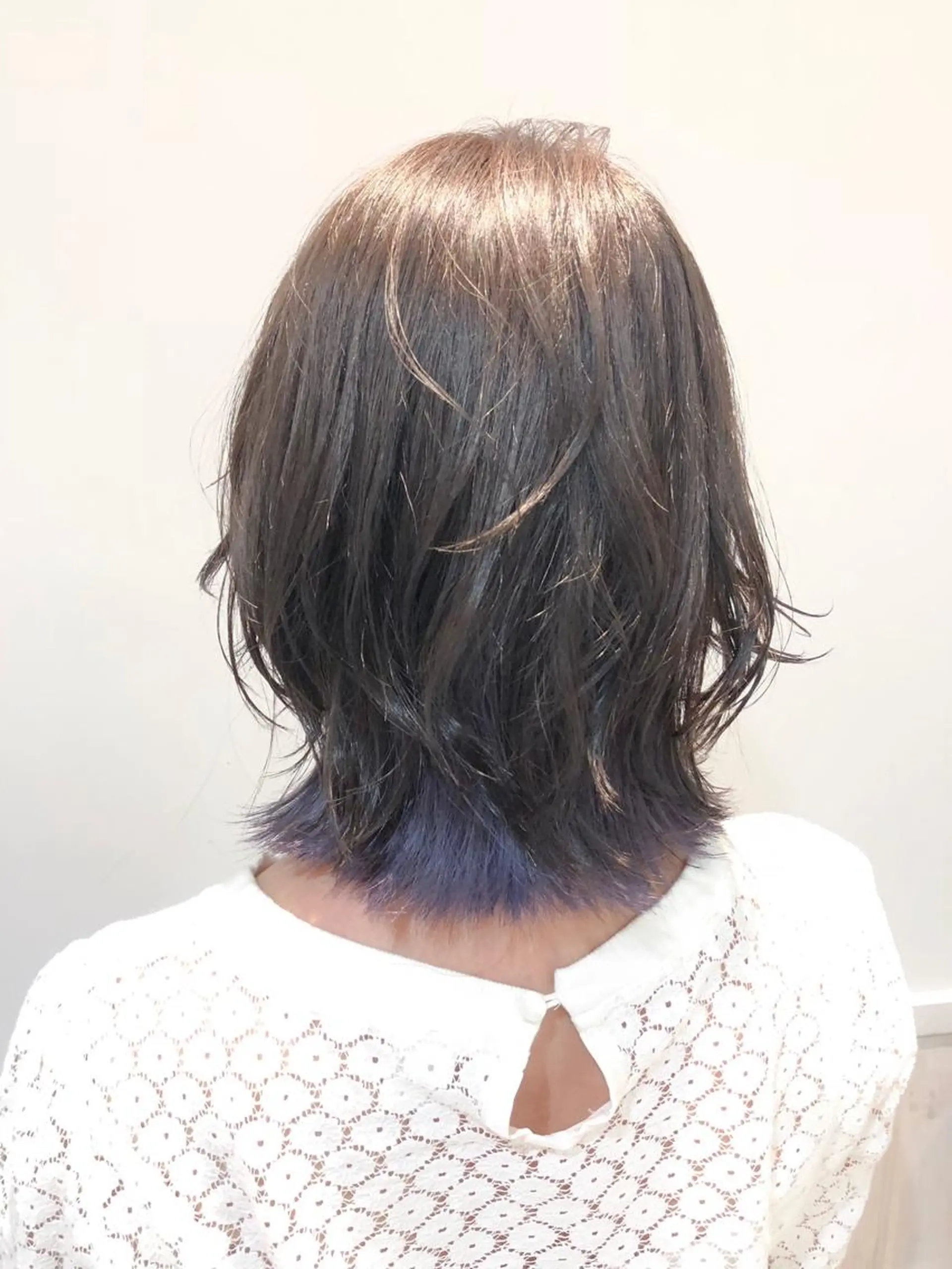 ミディアム カラー アッシュ インナーカラー ラベンダーカラー ラベンダーアッシュ un所属・un 溝の口 伊豆本のマツエク・マツパデザイン