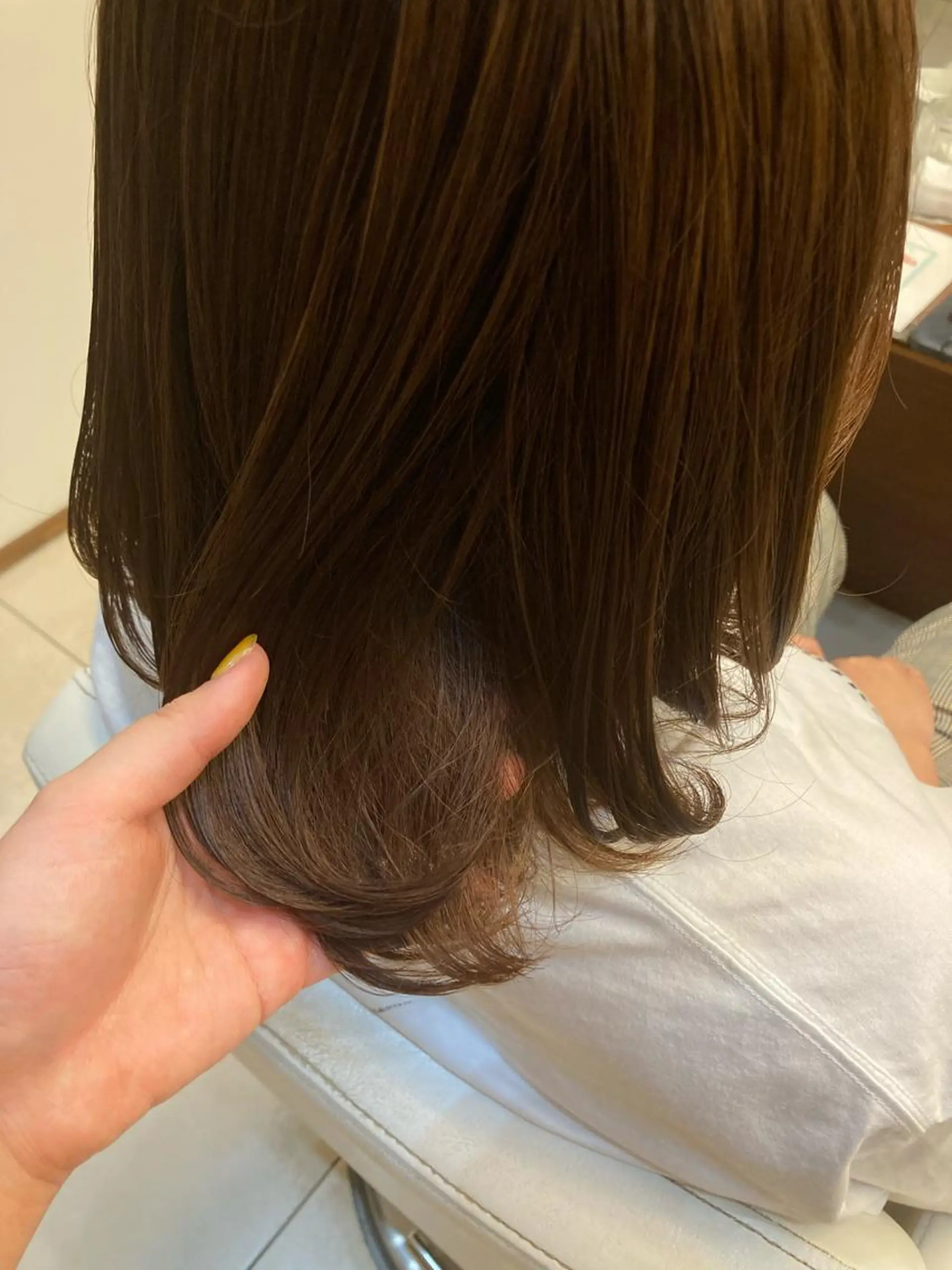 ミディアム カラー 岸田 莉奈のヘアスタイル