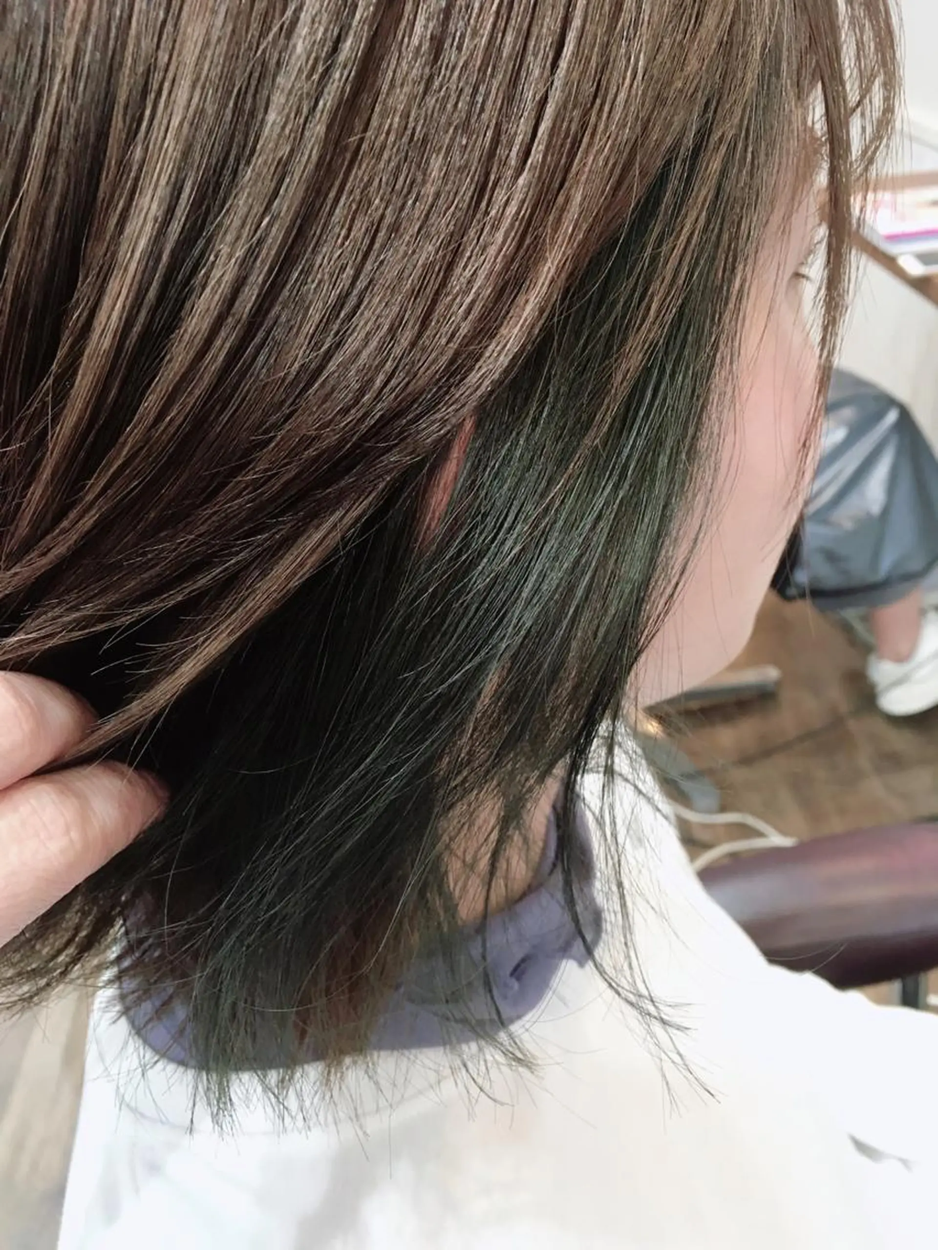 カラー 塩崎 明菜のヘアスタイル