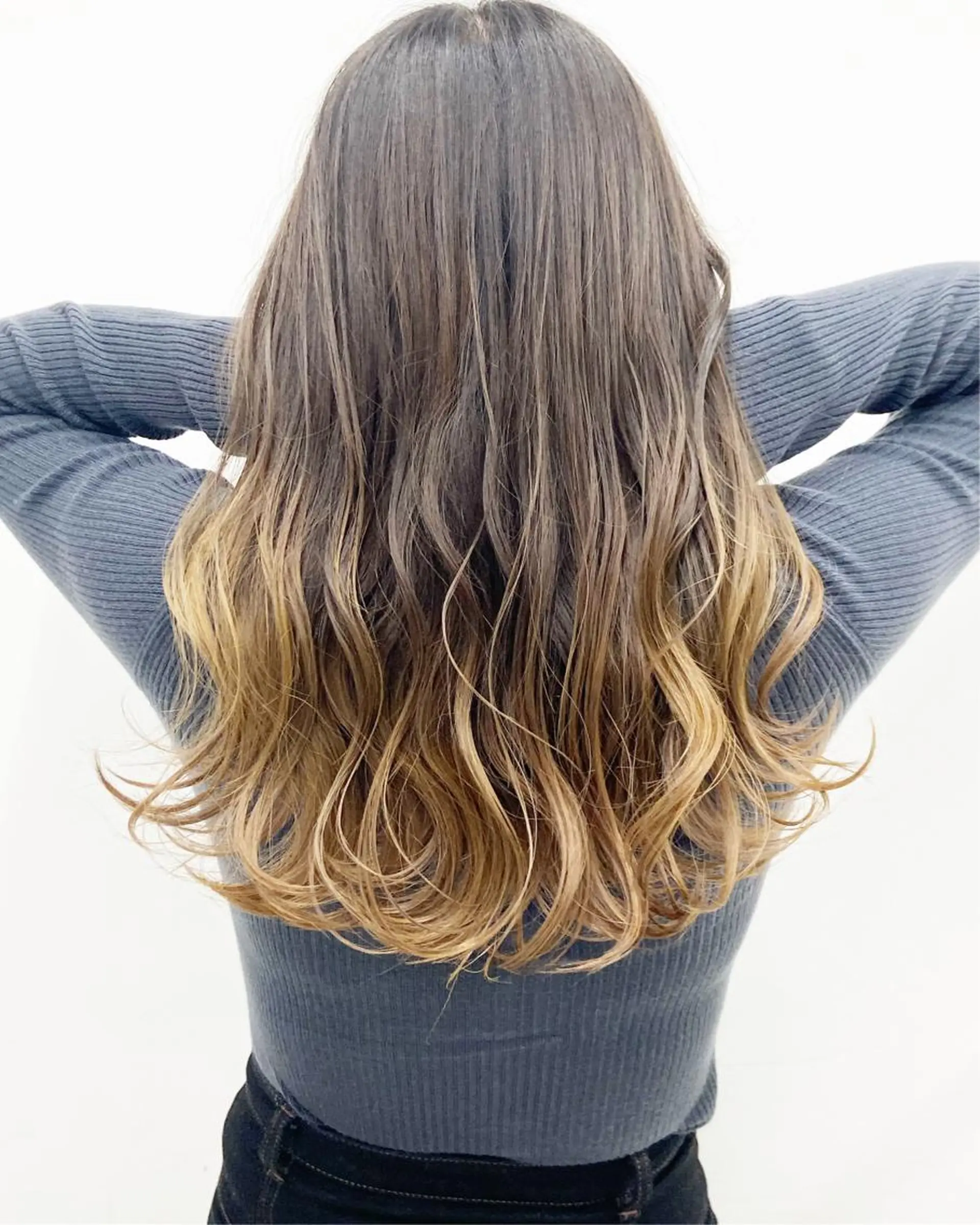 セミロング カラー グラデーションカラー 🦄インナーカラー 🦄貫井彩花のヘアスタイル