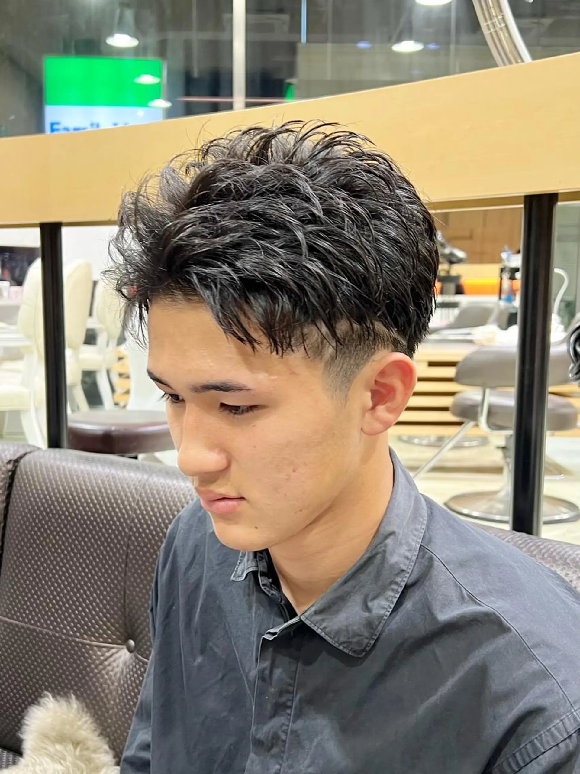 ショート パーマ メンズ アイブロウ ﾎｯﾄﾍﾟｯﾊﾟｰ に移行中【かな】のヘアスタイル