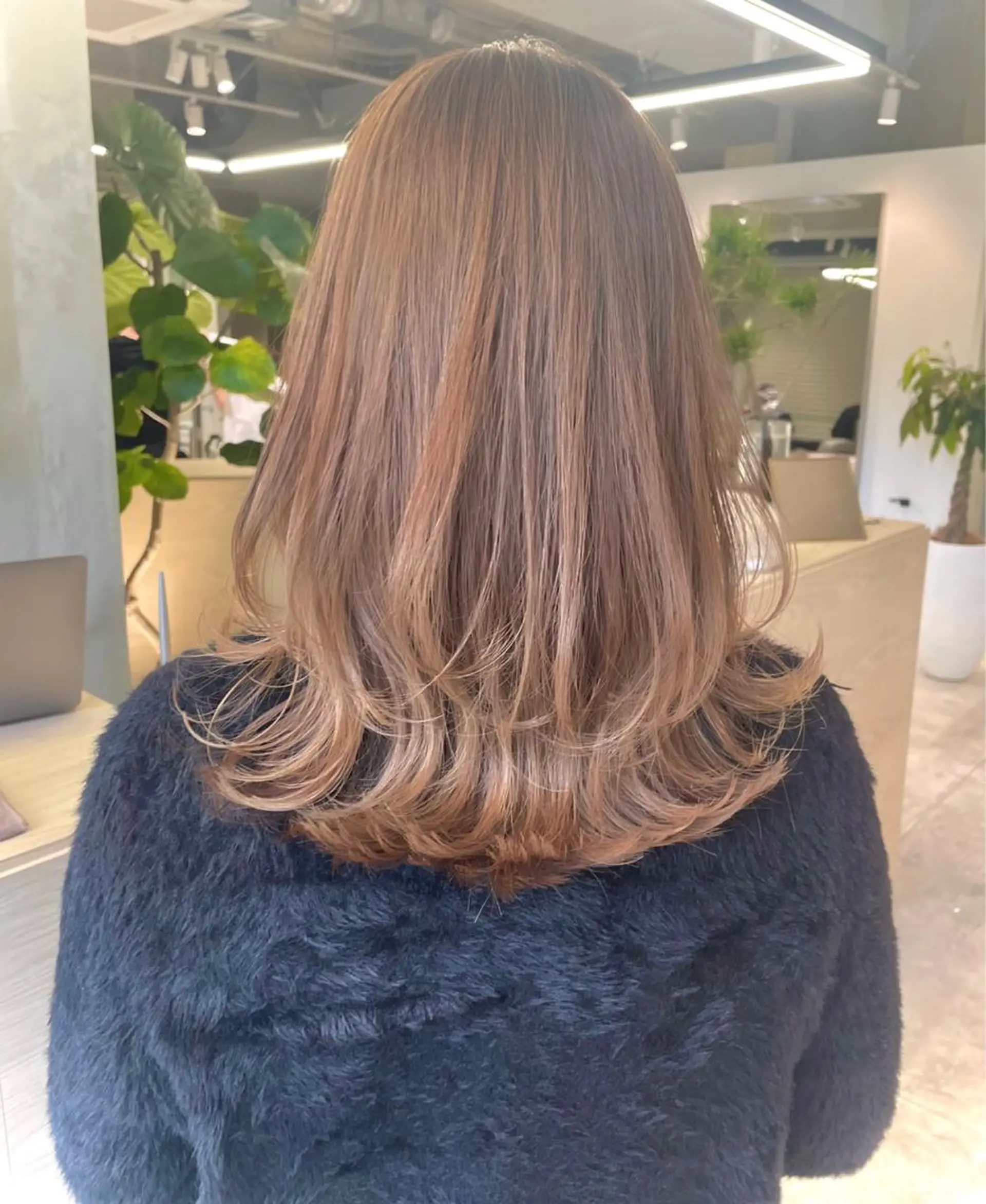 セミロング 銀座／レイヤーカット 🤍内野すみれのヘアスタイル