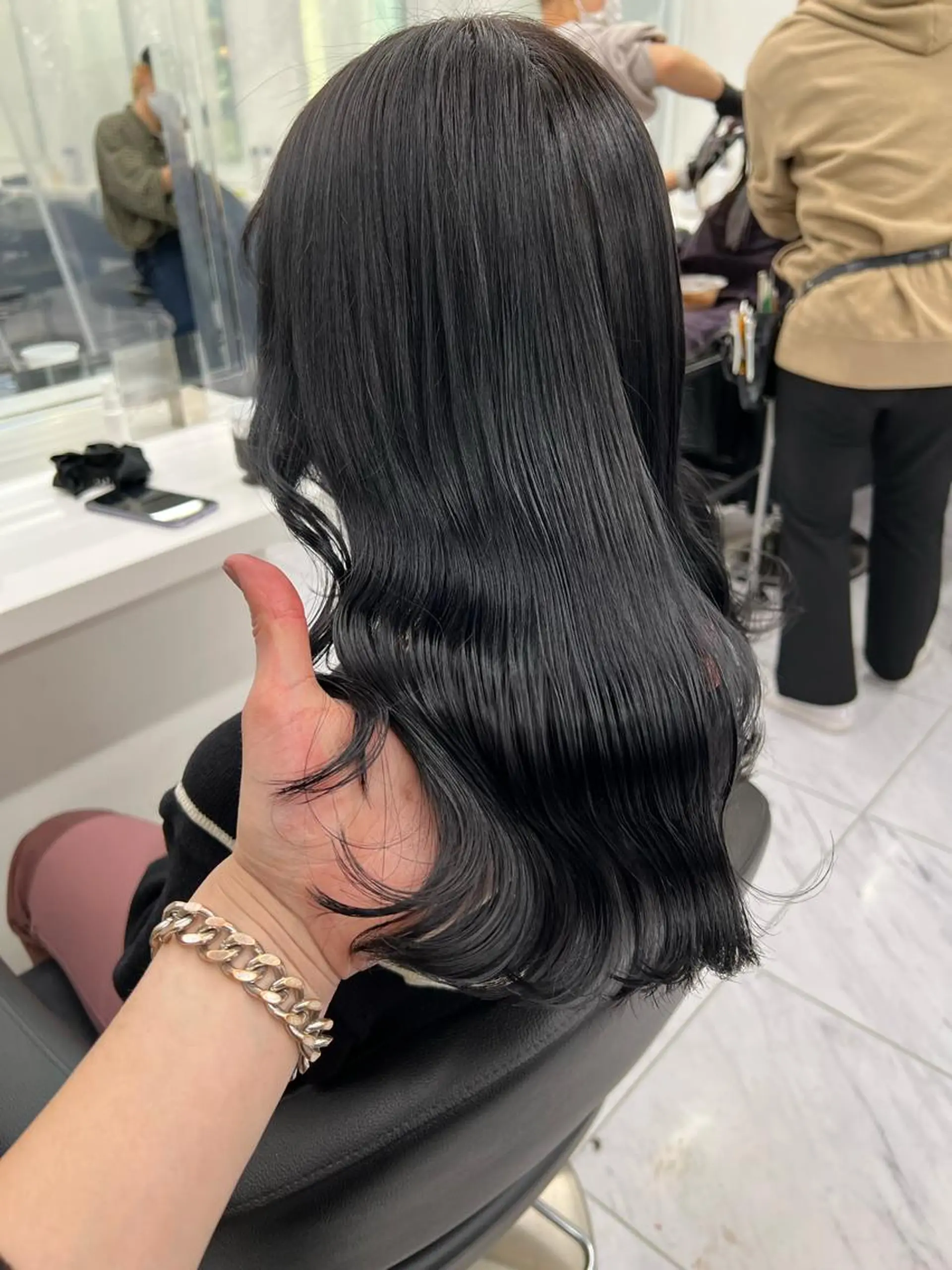 セミロング パーマ ヘアアレンジ メンズ マツエク・マツパ アイブロウ カット ヘアカラー トリートメント ヘッドスパ ヘアセット 韓国風ベージュ🤎 赤みなし🌿横浜🤎のヘアスタイル