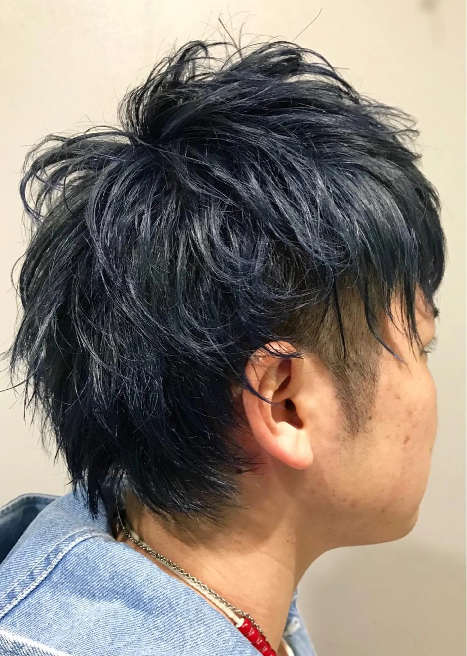 ショート カラー メンズ メンズブリーチ メンズパーマ アッシュ ブリーチ ネイビーカラー VIRETTA所属・山下 亮輔のヘアスタイル