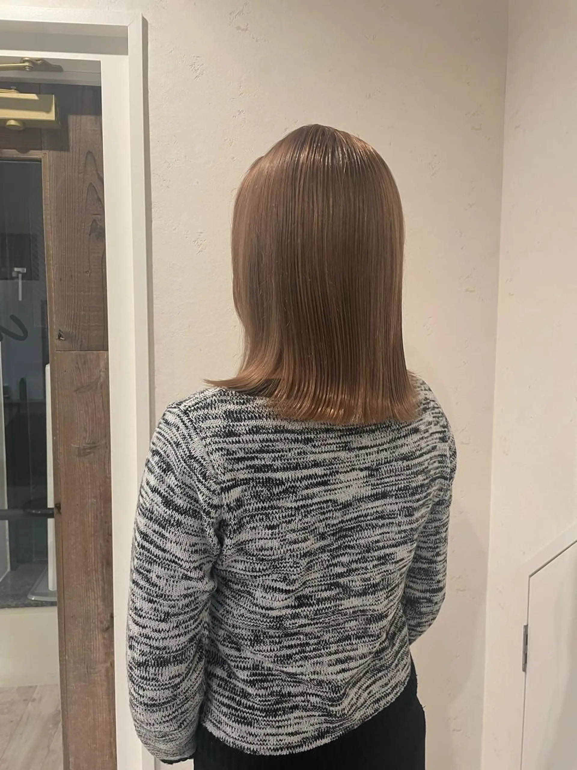 ミディアム カラー ベージュカラー ブリーチ ブラウンカラー ブラウンベージュ ヘアカラー 渋谷 留菜のヘアスタイル