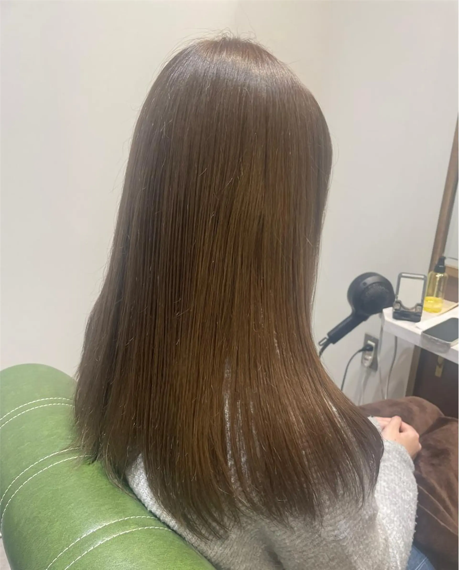 セミロング カット ヘアカラー トリートメント 荒木 理緒のヘアスタイル