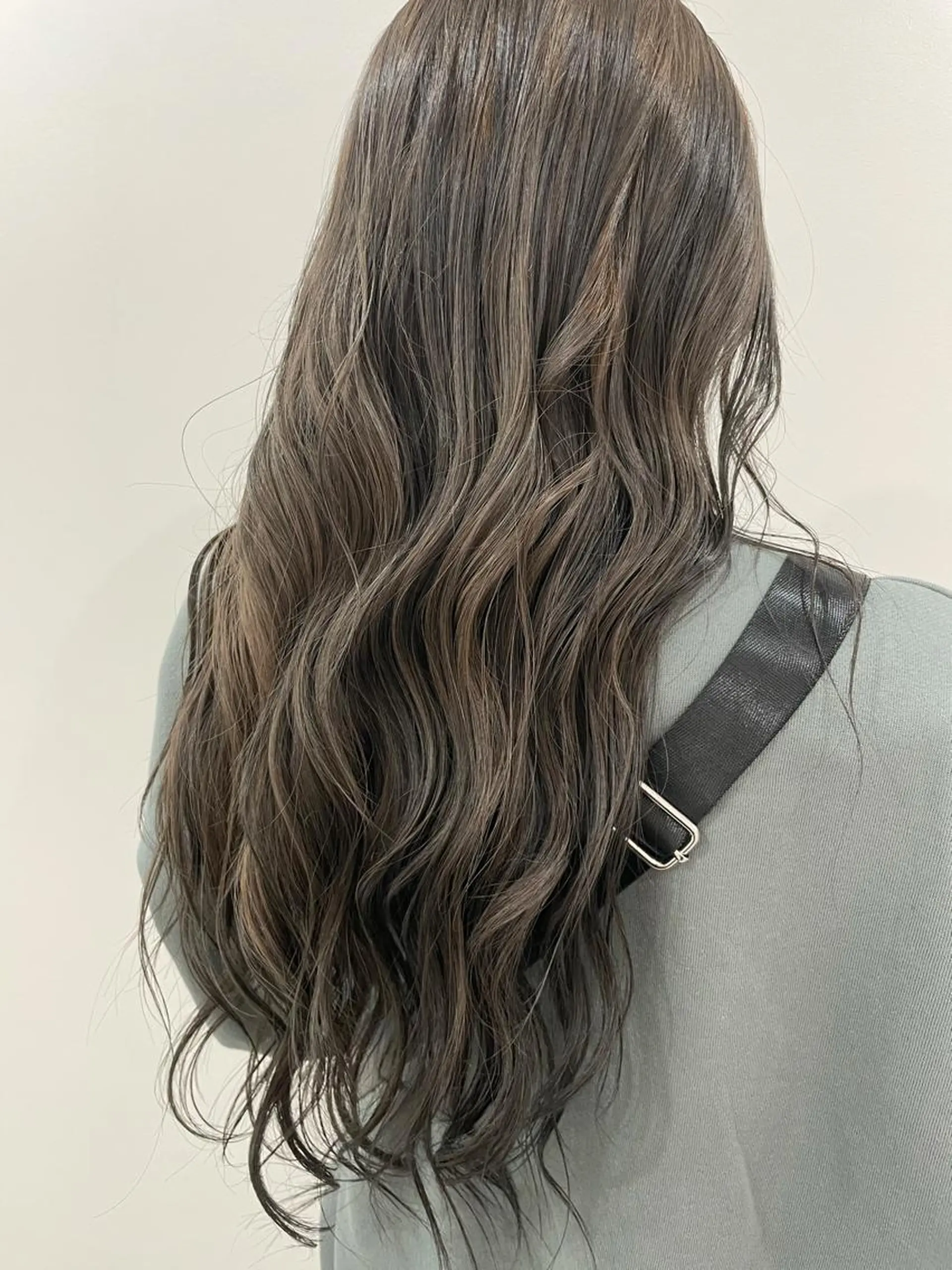 ロング カラー akane .のヘアスタイル