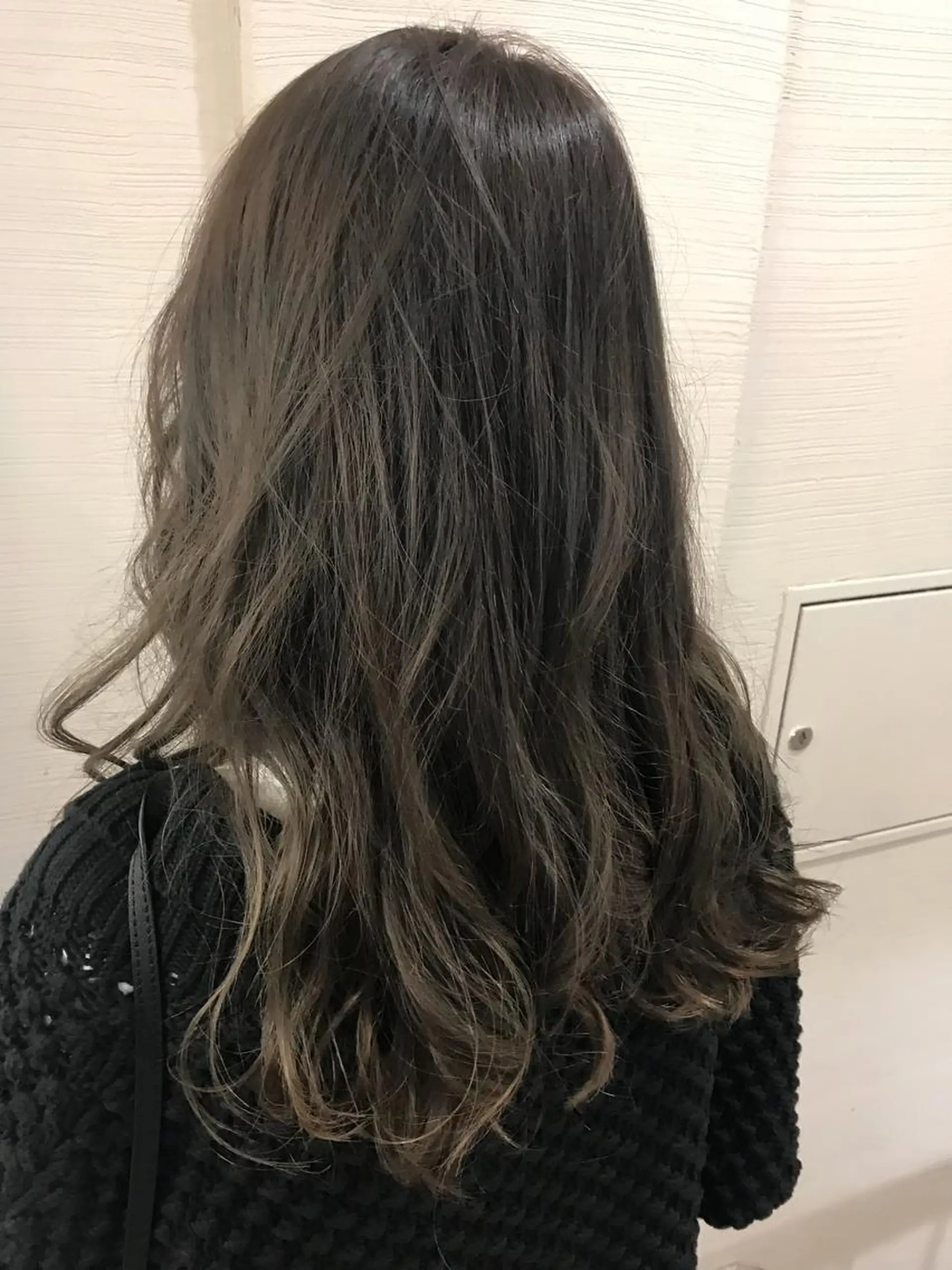 ロング カラー ベージュカラー 磧本 祐里恵のヘアスタイル