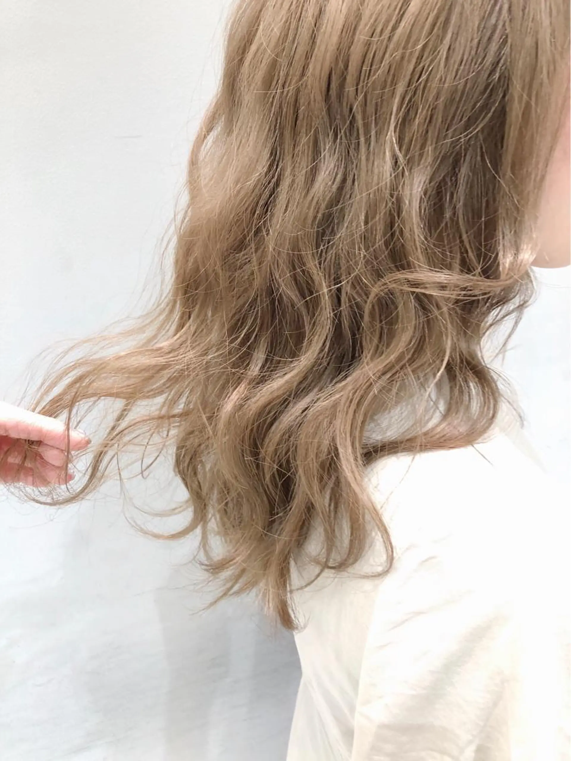 ロング カラー ベージュカラー ブリーチ ハイトーンカラー 韓国ヘア🇰🇷 トヨキトキコのヘアスタイル