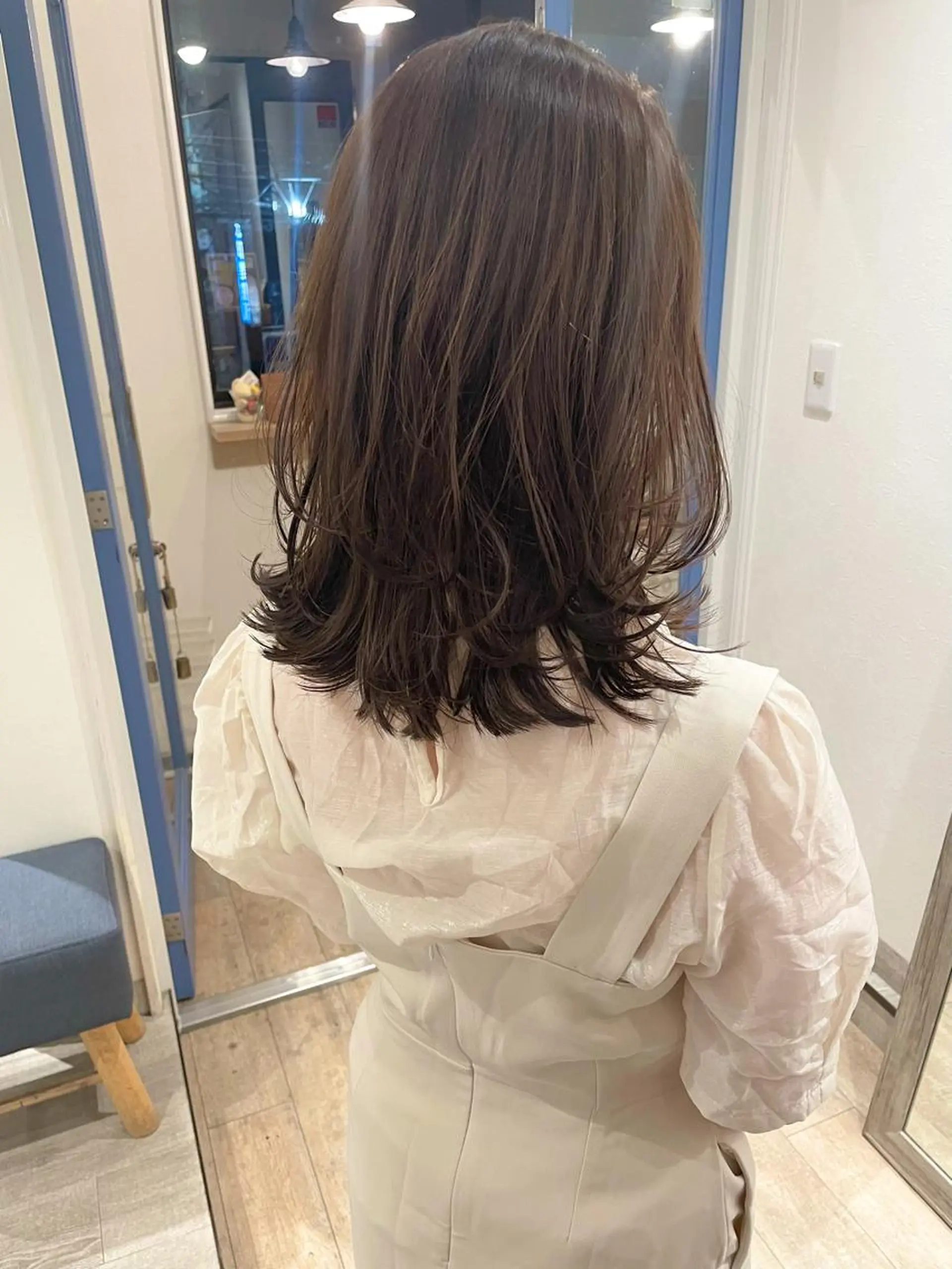 ミディアム カラー ボブレイヤー ベージュカラー ブリーチ 透明感カラー グレージュ 🩰オリーブ/ ベージュ松本咲花🩰のヘアスタイル