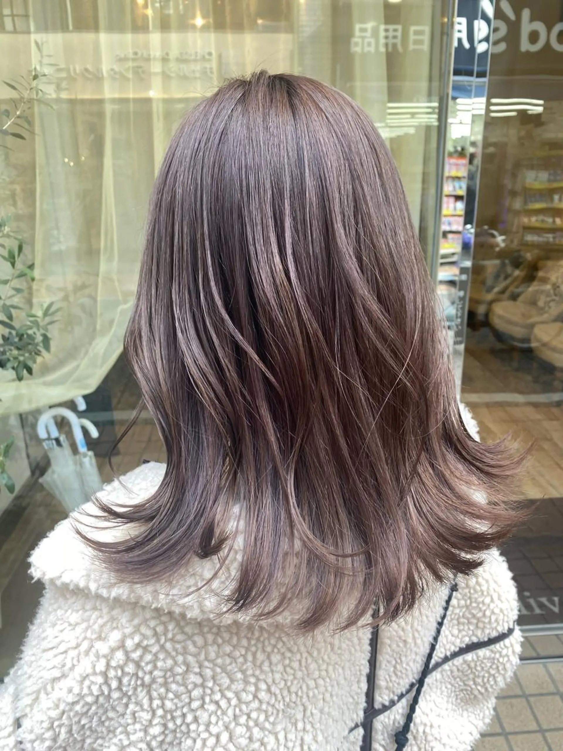 セミロング カラー ヘアカラー トリートメント 宮内 真乃のヘアスタイル