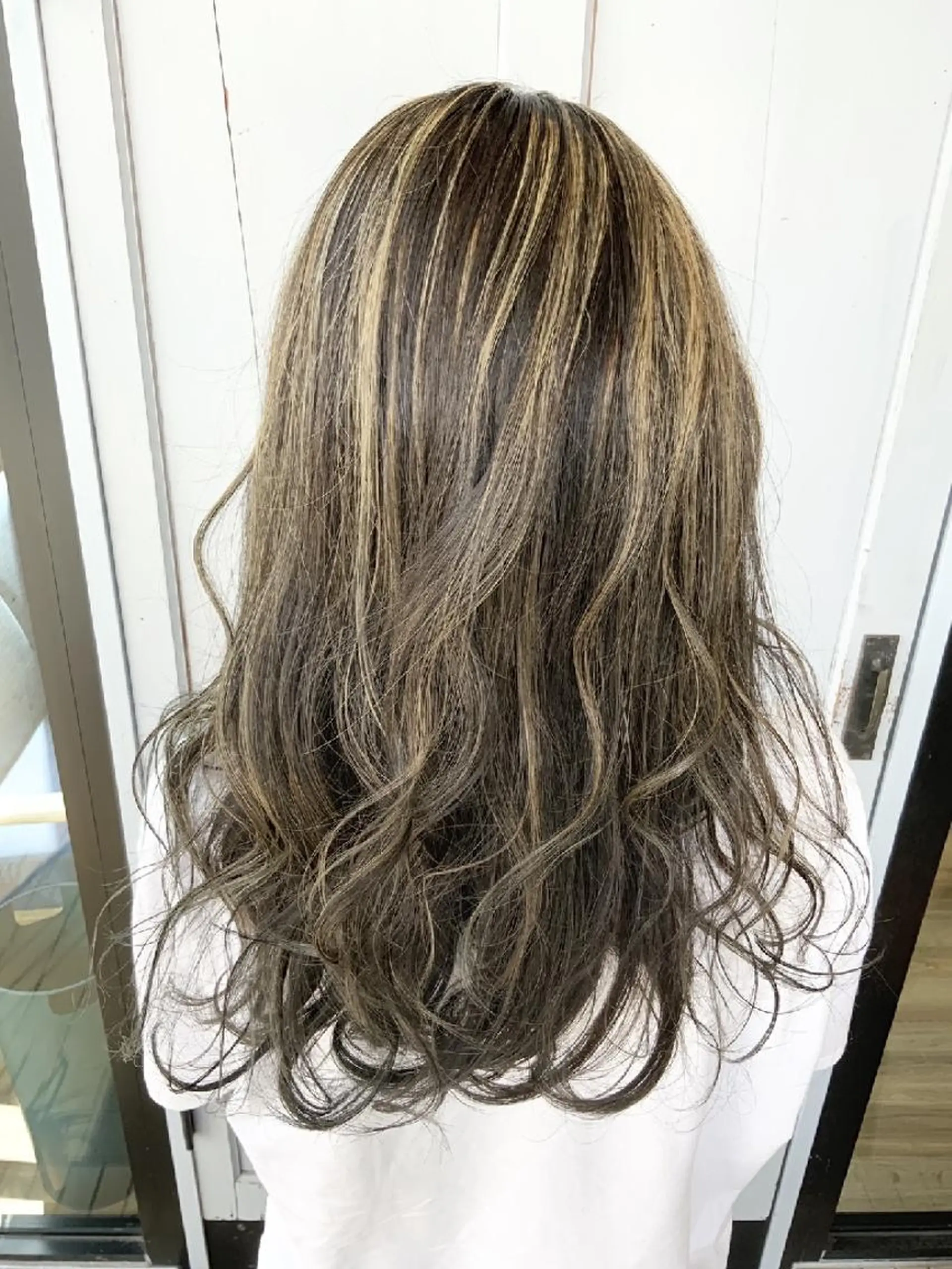 カラー アッシュ ハイライトカラー ヘアカラー トリートメント 堀 望美のヘアスタイル