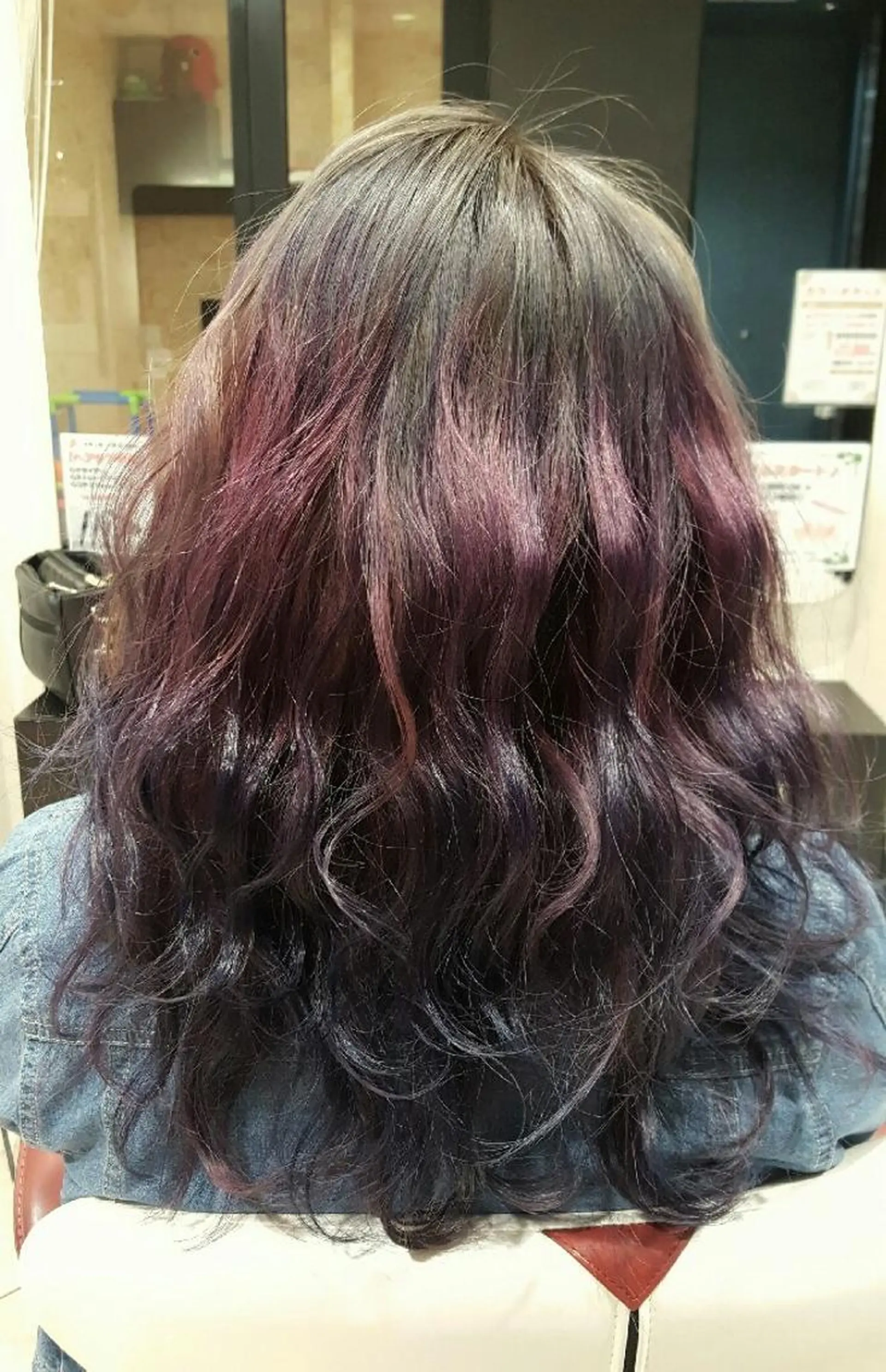 ミディアム カラー ヘアアレンジ ブリーチ グラデーションカラー トリートメント 秋山 幸太のヘアスタイル