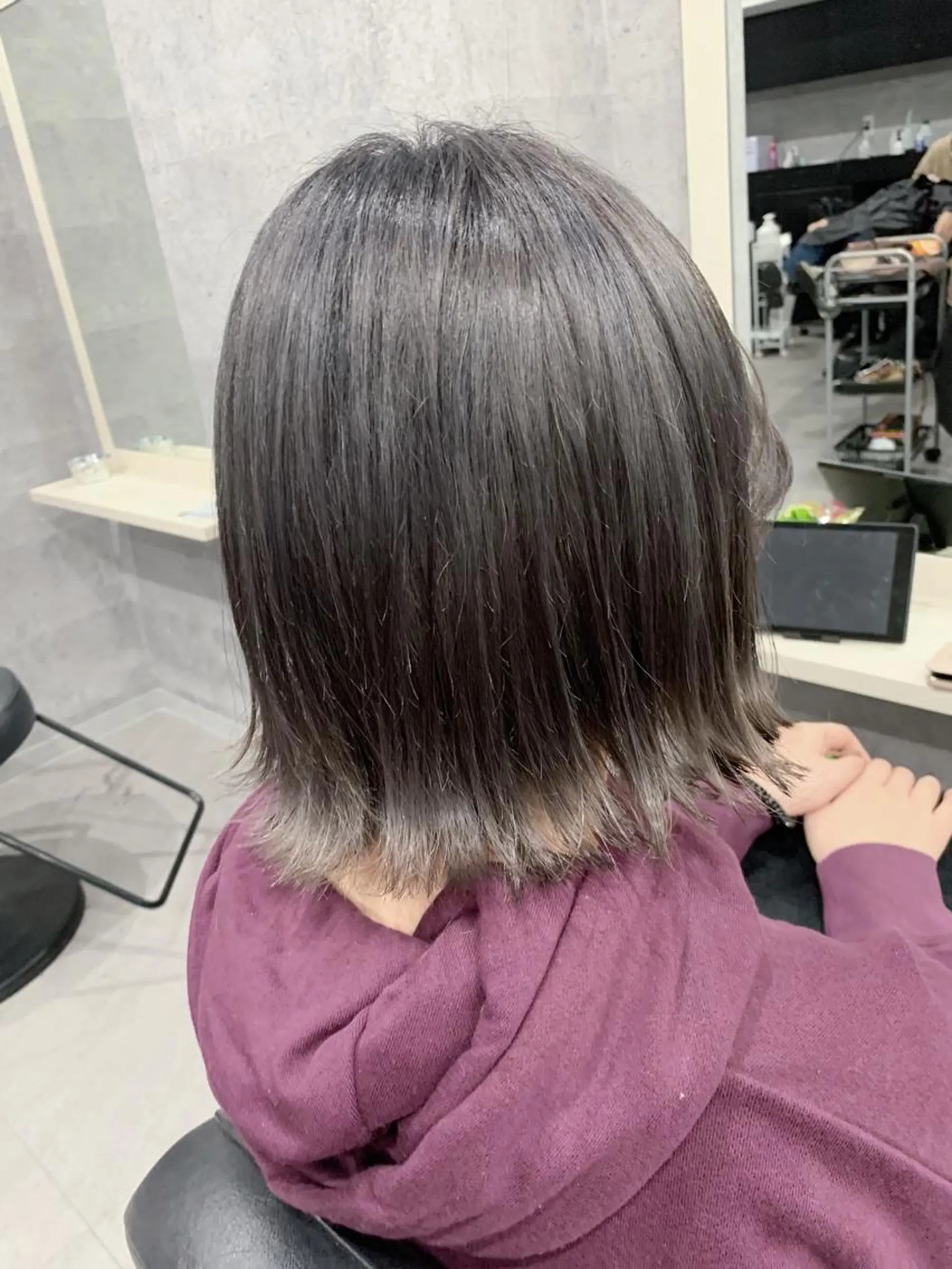 ミディアム カラー ブリーチ シルバー _WHITE 天神店 YUMEKA🐻のヘアスタイル