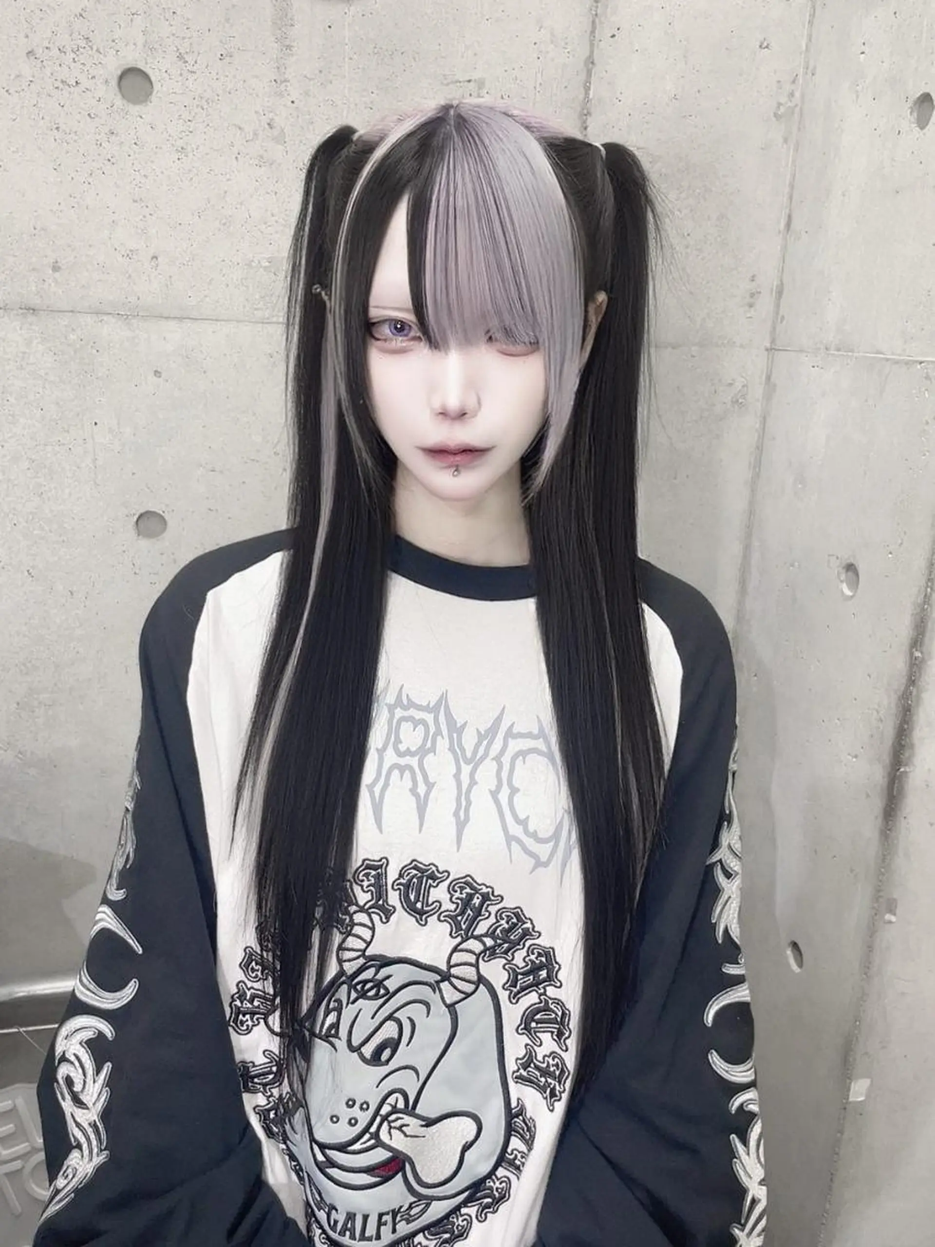 ロング カラー シールエクステ ブリーチ ハイトーンカラー エクステ レイヤーカット ホワイト&レイヤーカ ットエクステ長畠俊輔のヘアスタイル