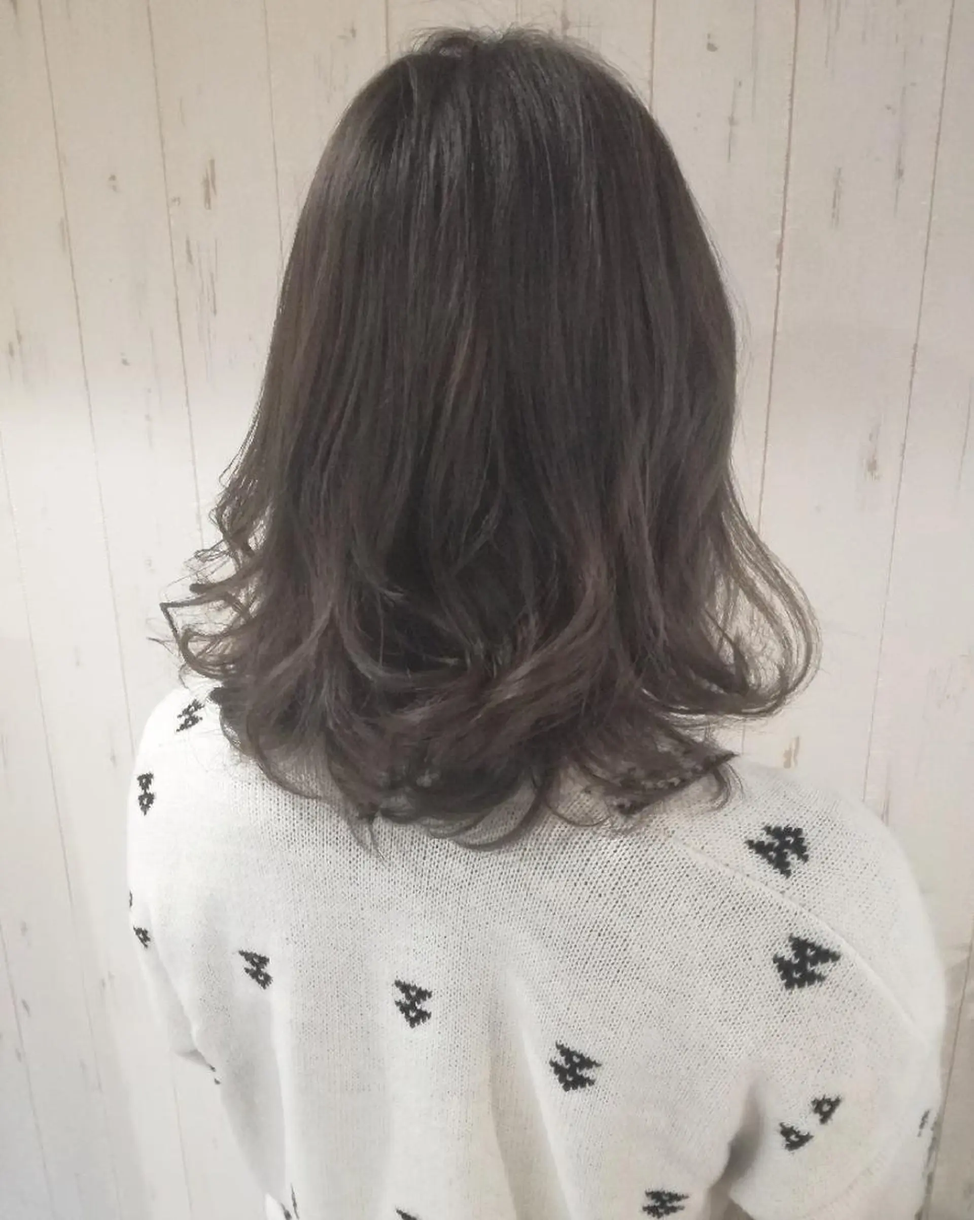 ミディアム カラー グレージュ 西川 敏夫のヘアスタイル