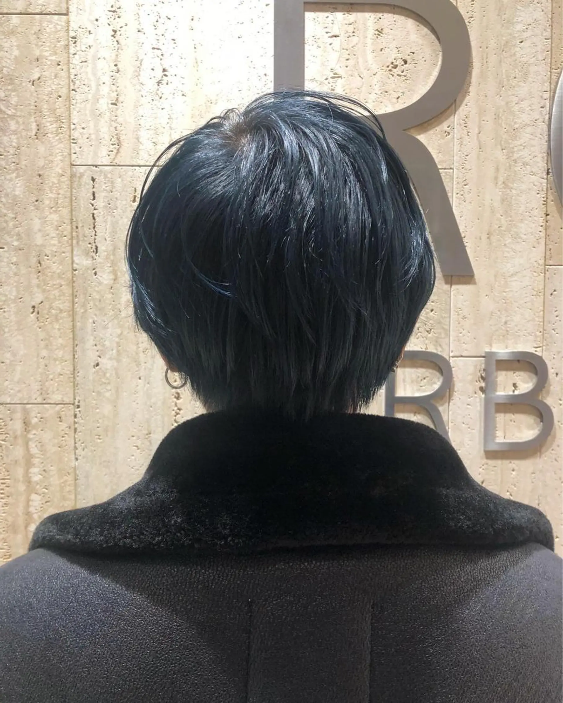 ショート カラー ネイビーカラー カット ヘアカラー トリートメント 高橋 芽衣のヘアスタイル