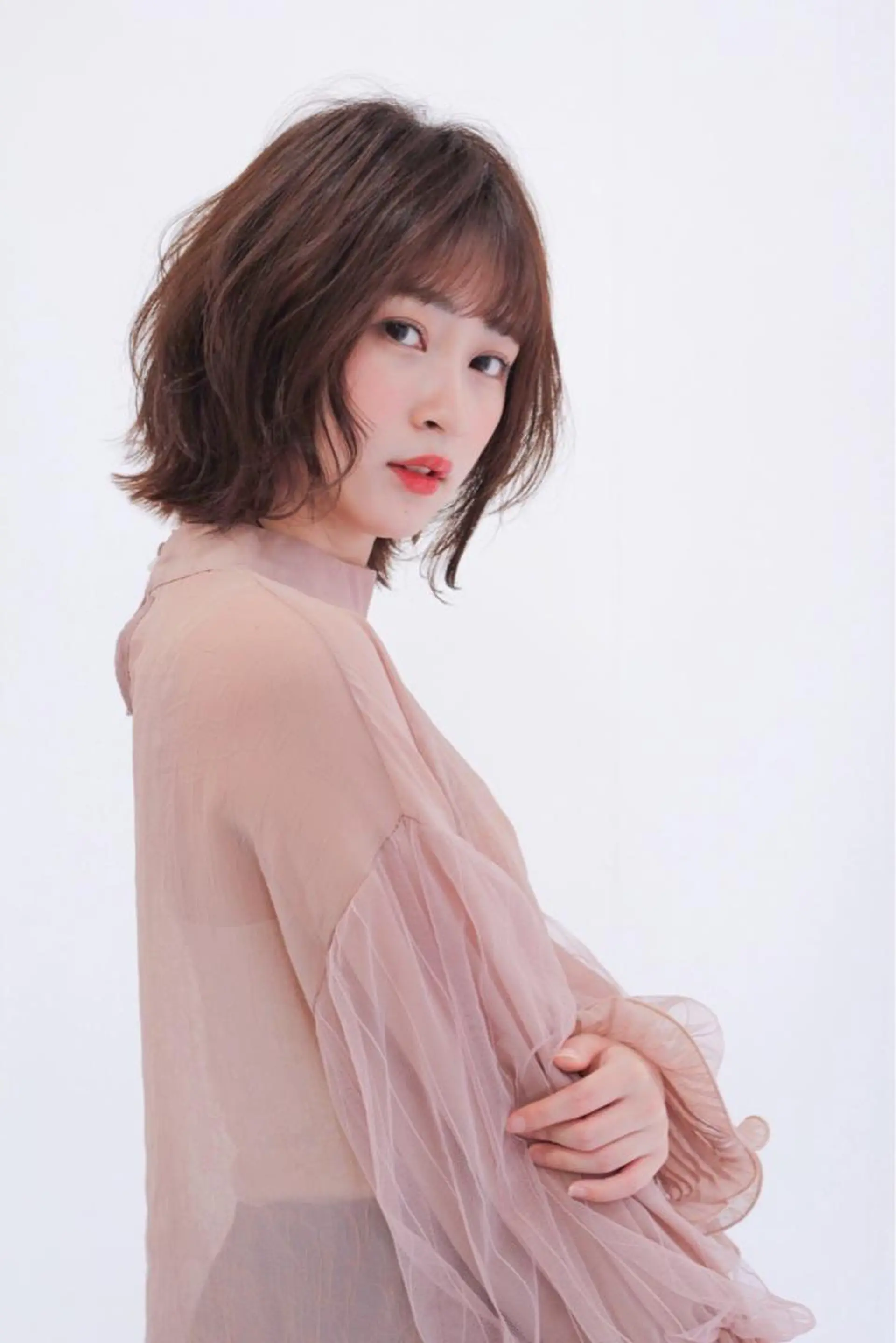 ショート 白髪ぼかしモデル募集 今村理央奈のヘアスタイル
