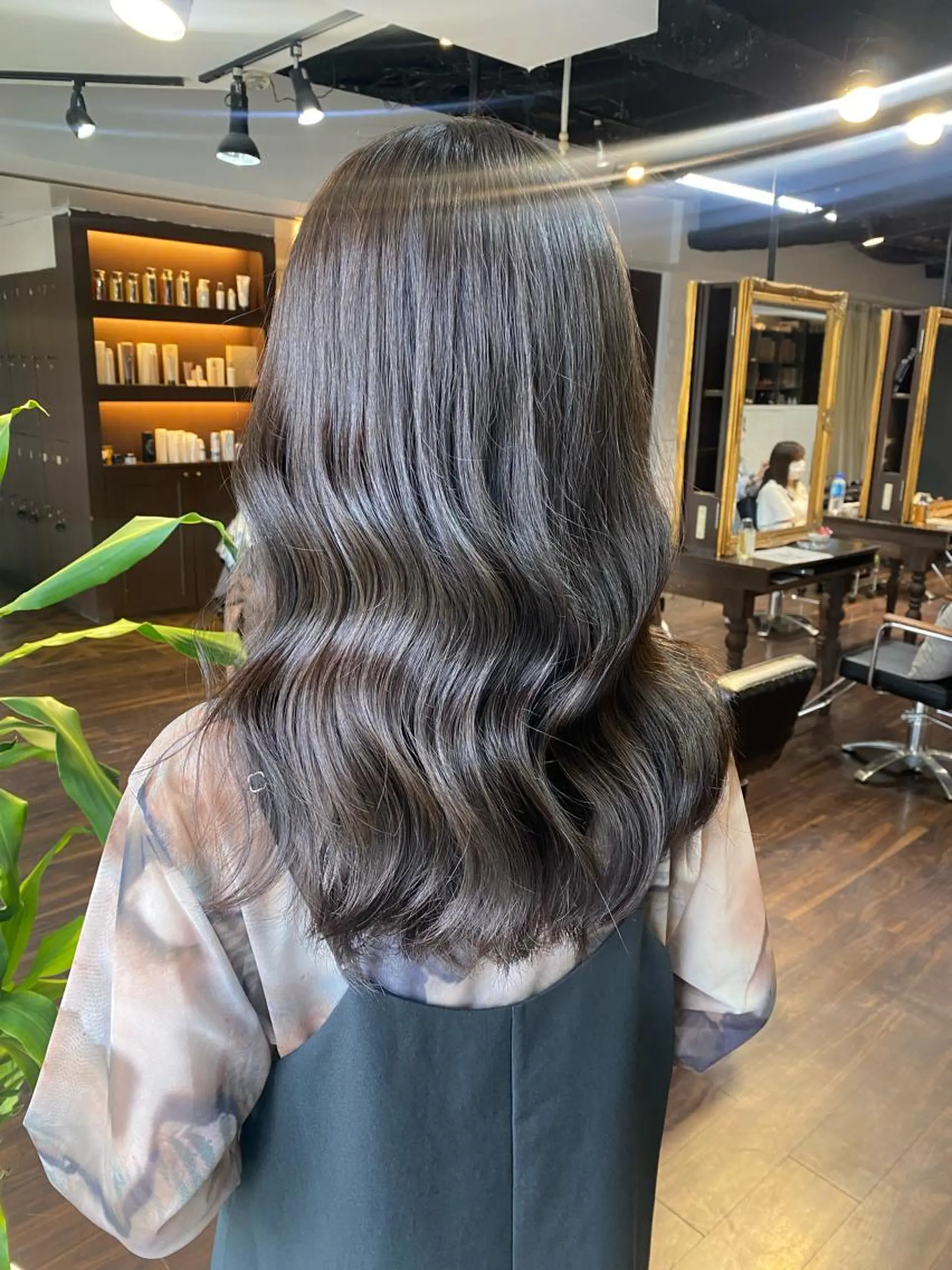 セミロング カラー ヘアアレンジ グレージュ ヨシンモリ 韓国風ヘア レイヤーカット カット ヘアカラー トリートメント 韓国ヘア×髪質 改善🇰🇷シオリのヘアスタイル