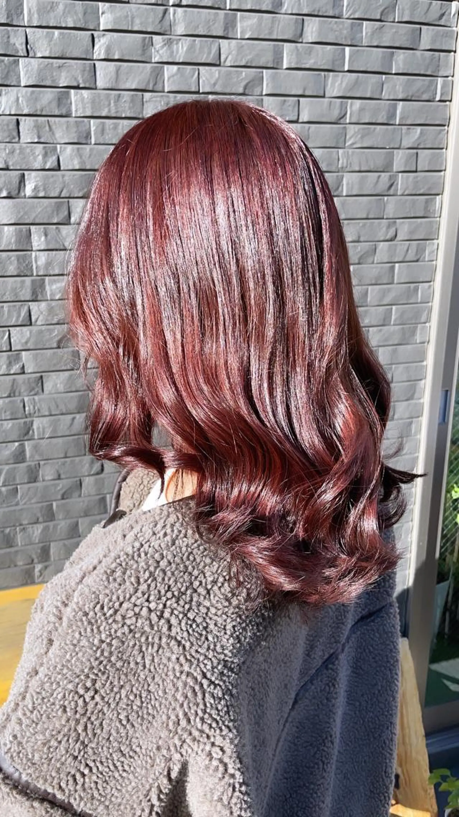 セミロング カラー ブラウンカラー レッドカラー レッドブラウン ヘアカラー デザインカラー🏝️ 須賀汐音のヘアスタイル