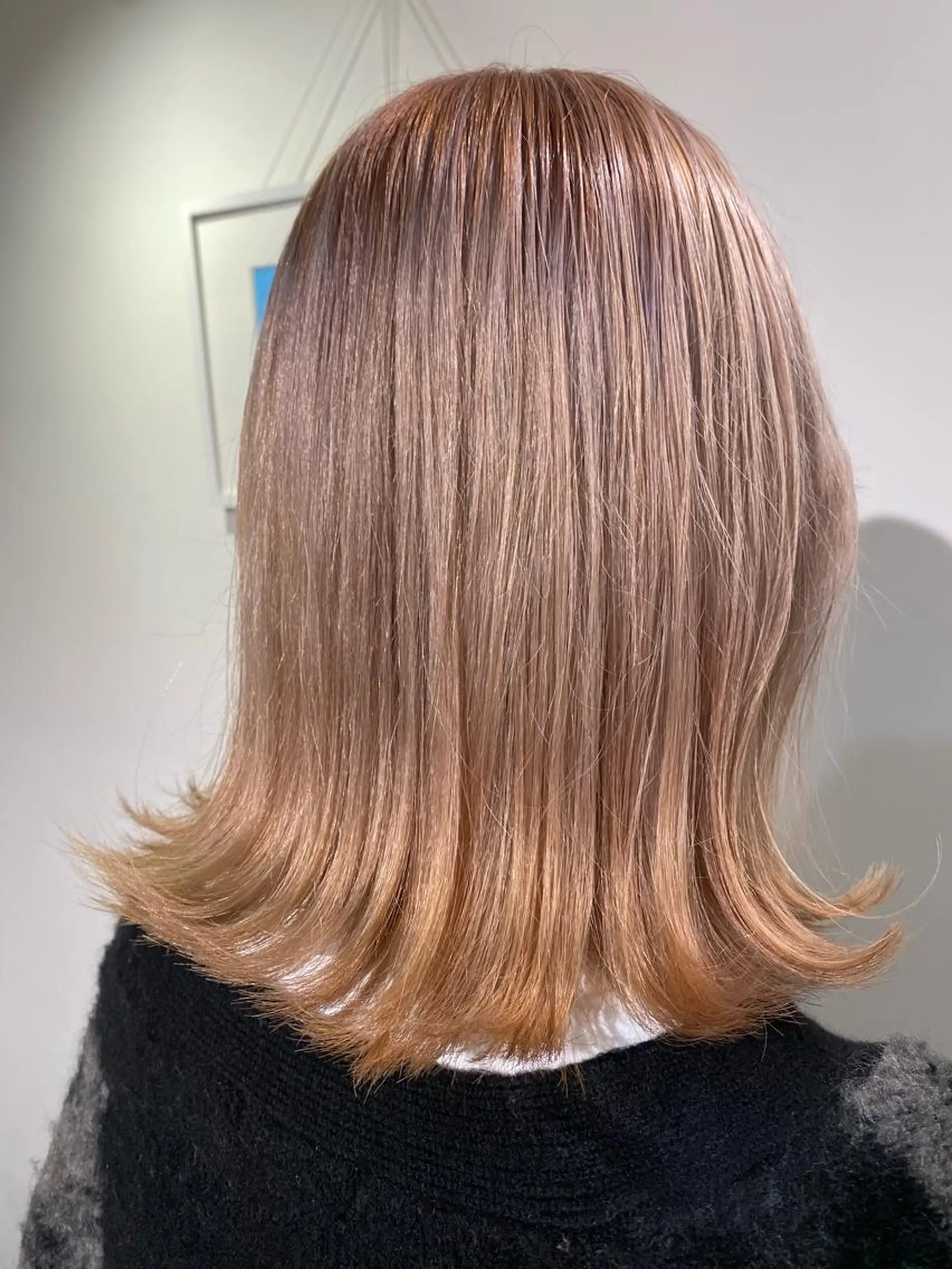 ミディアム カラー ベージュカラー ハイトーンカラー ミルクティーベージュ ヘアカラー ✨艶カラー✨ 祥一朗　WAWAのヘアスタイル