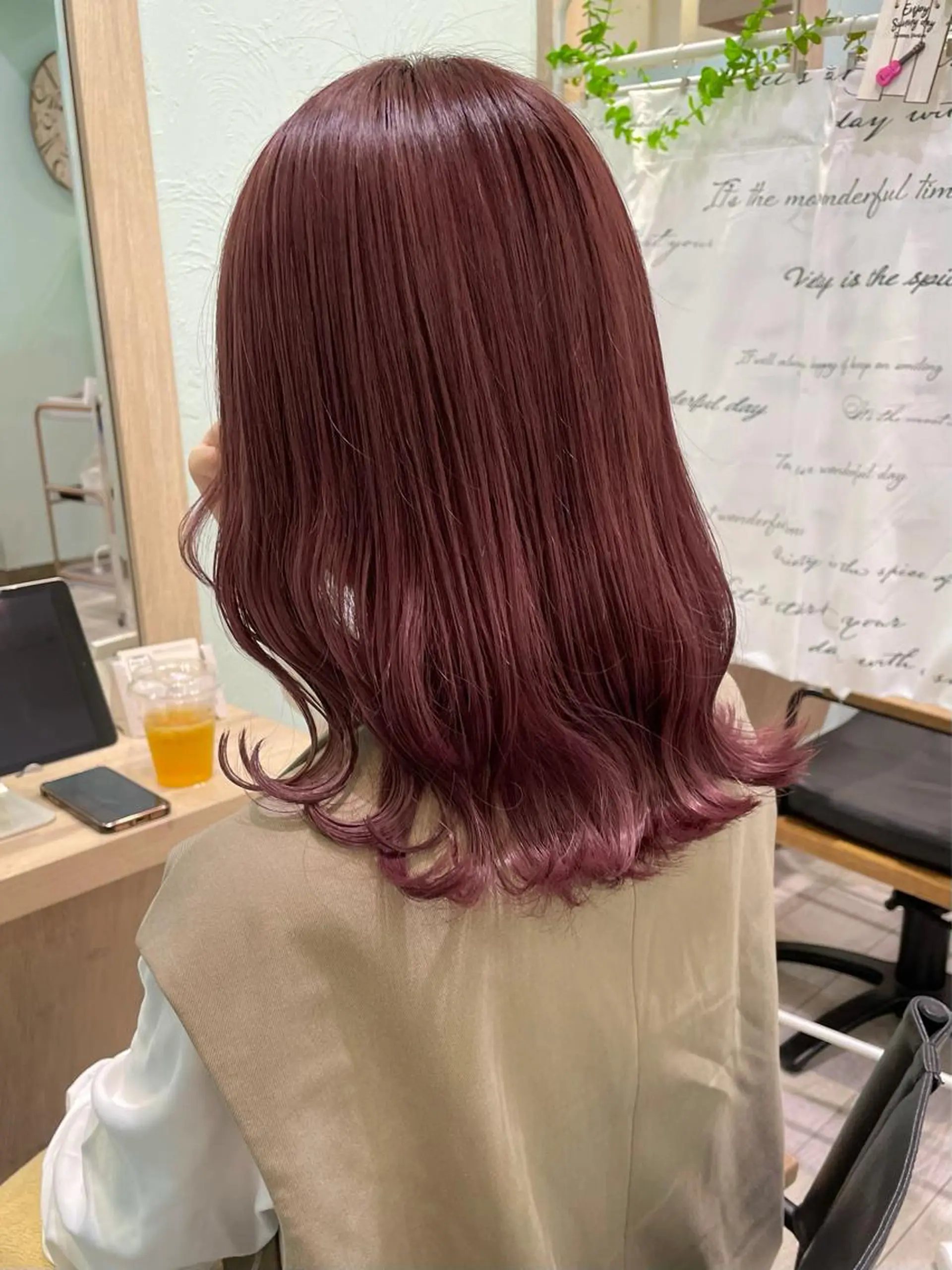ミディアム カラー レッドカラー 佐藤 魁人のヘアスタイル