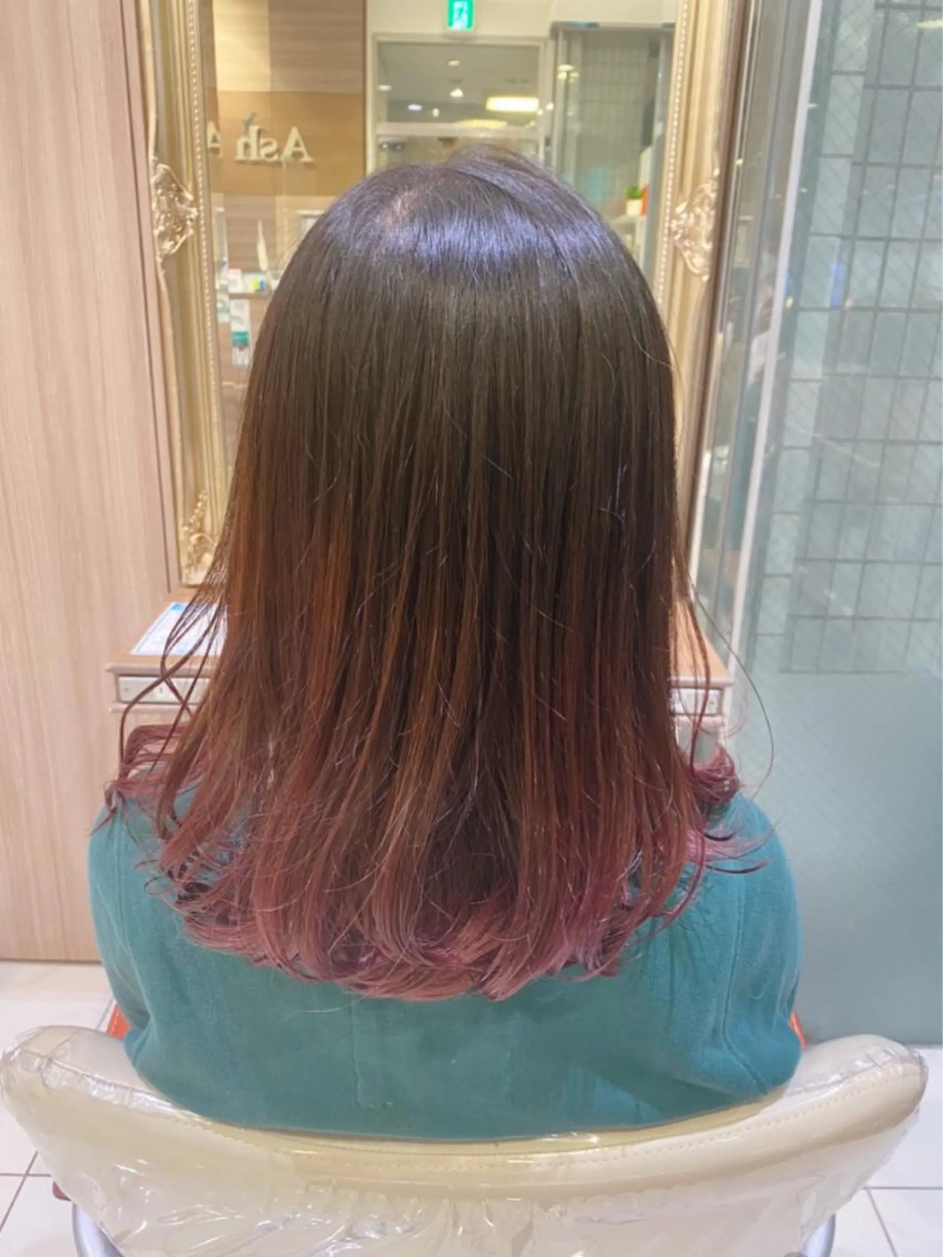 セミロング カラー 古川 琴美のヘアスタイル