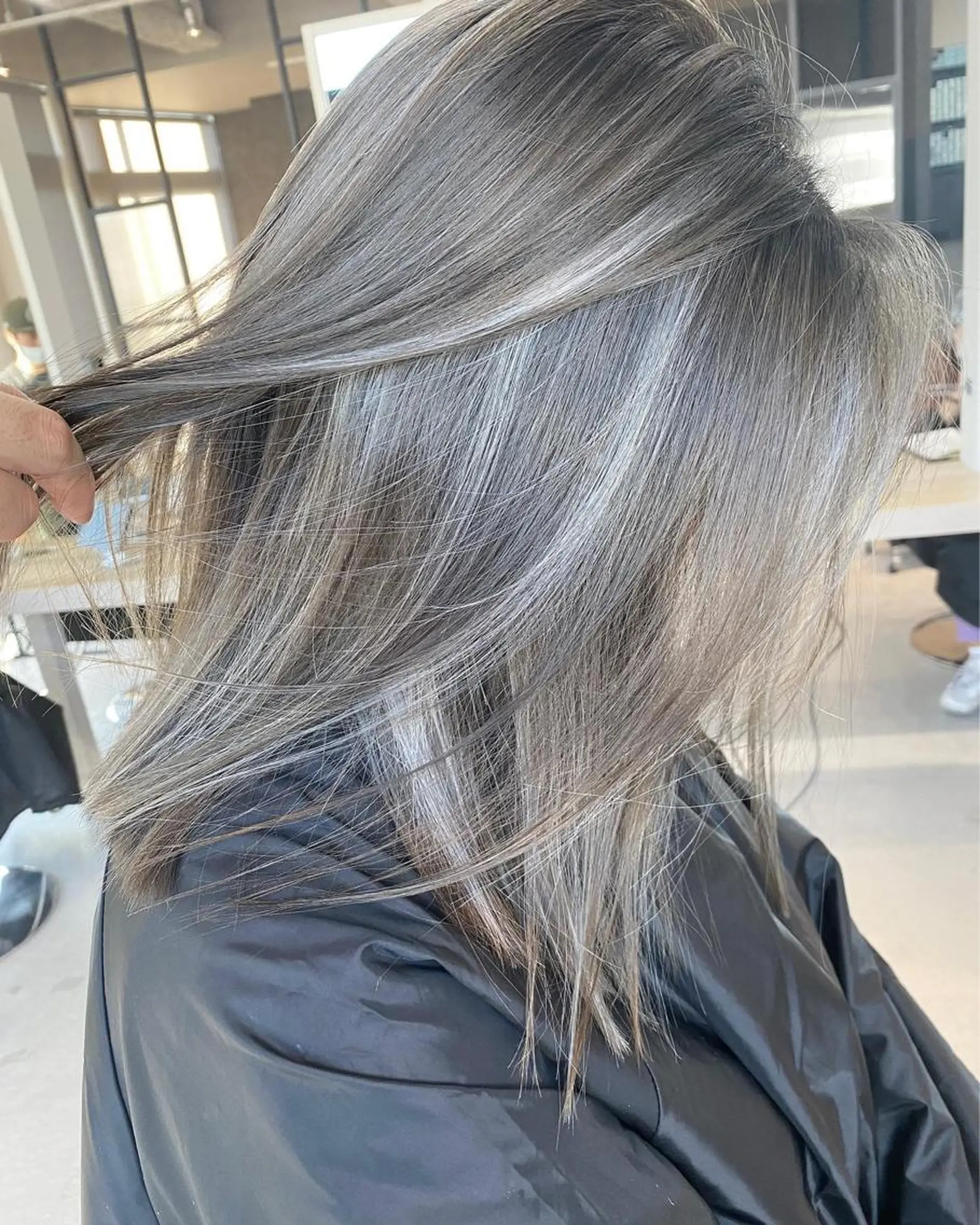 ミディアム カラー ヘアアレンジ ネイル マツエク・マツパ アイブロウ ヘアカラー トリートメント 井上 一平のヘアスタイル