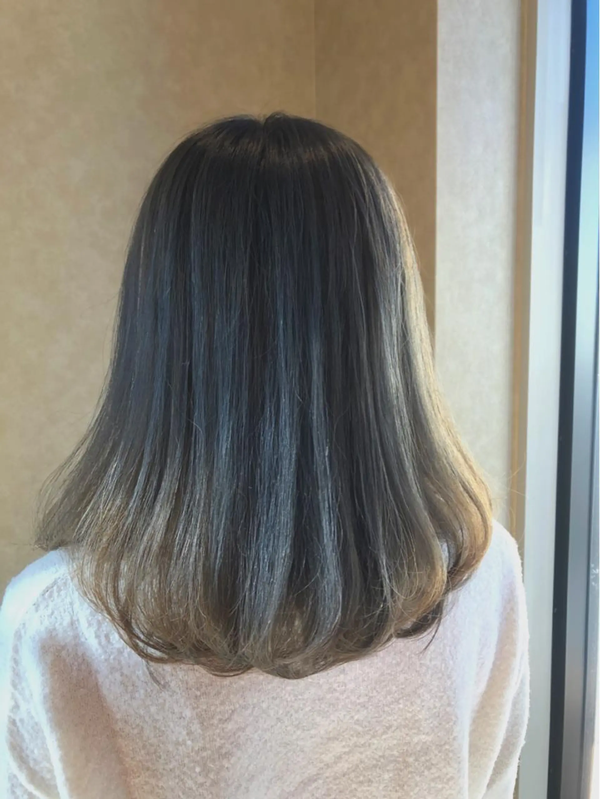 ミディアム カワサキ ヒナコのヘアスタイル